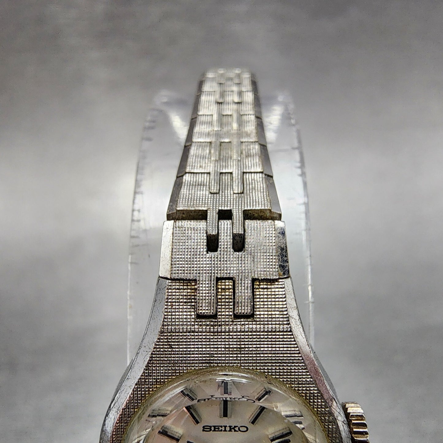 Seiko Watch Women 18mm Silver Dial White Gold Tone Round Manual Wind Runs VTG5