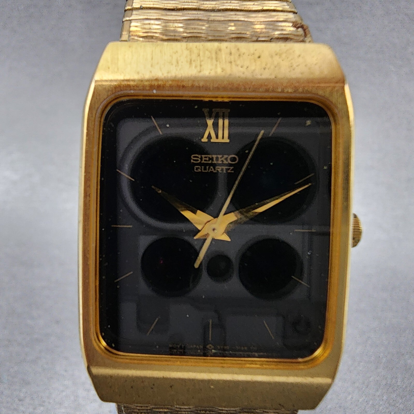 Seiko Tank Watch Men 26mm Black Dial Gold Tone Rectangle 5Y955009 New Battery1