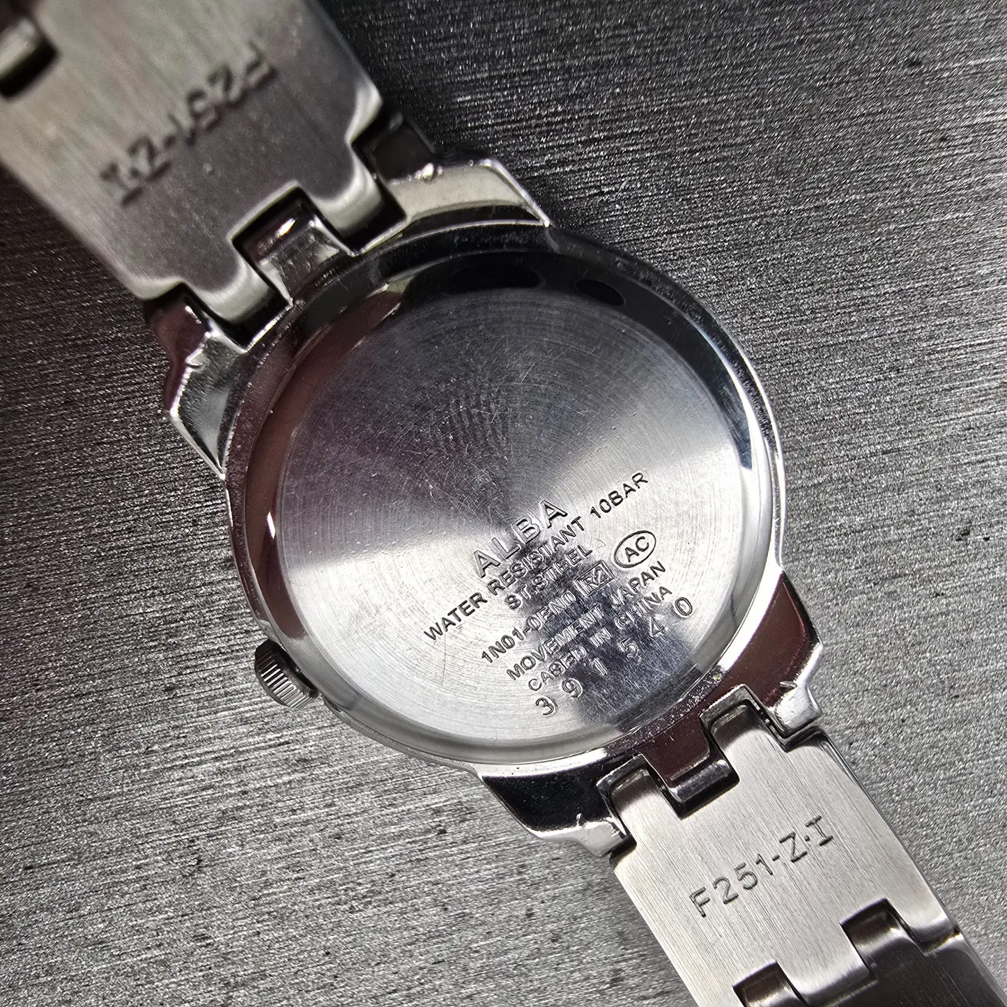 Seiko Alba Watch Women 24mm MOP Dial Silver Tone Round 1N01-0EN0 New Battery10