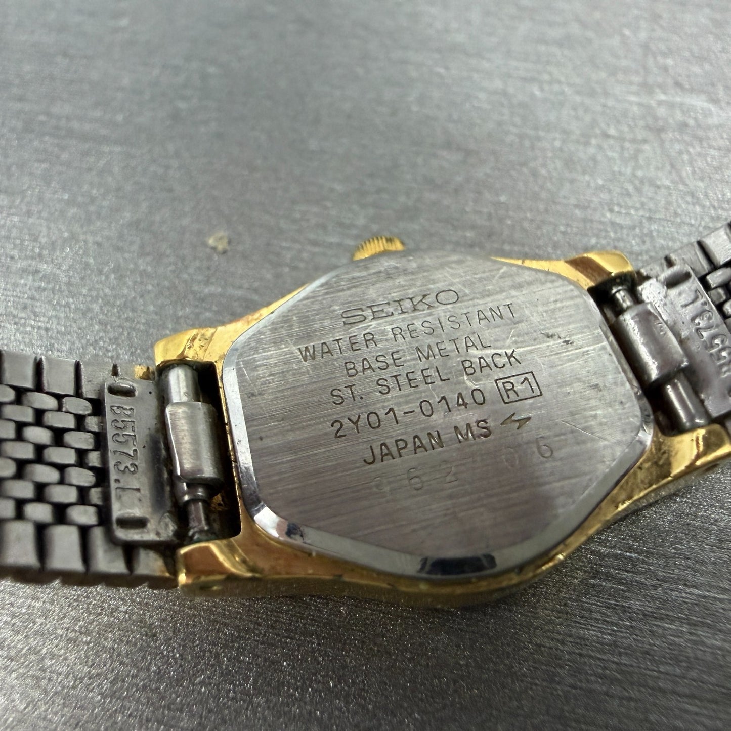 Seiko Watch Women 18mm Champagne Dial Gold Tone Round 2Y01-0140 New Battery9