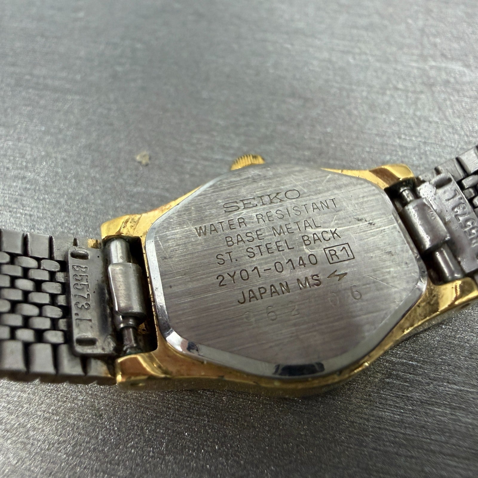 Seiko Watch Women 18mm Champagne Dial Gold Tone Round 2Y01-0140 New Battery9