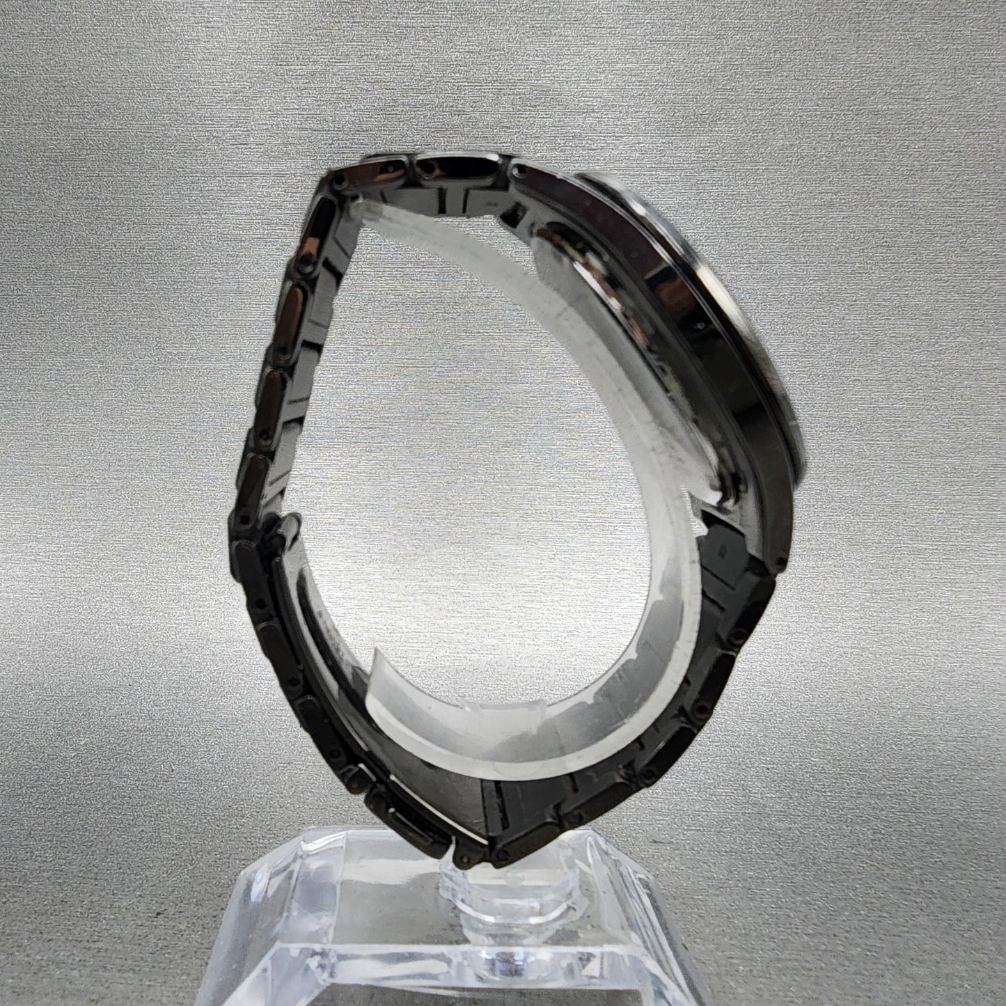 Seiko Solar Watch Men 39mm Black Dial Black Tone Date Round V1570AP0 Runs8