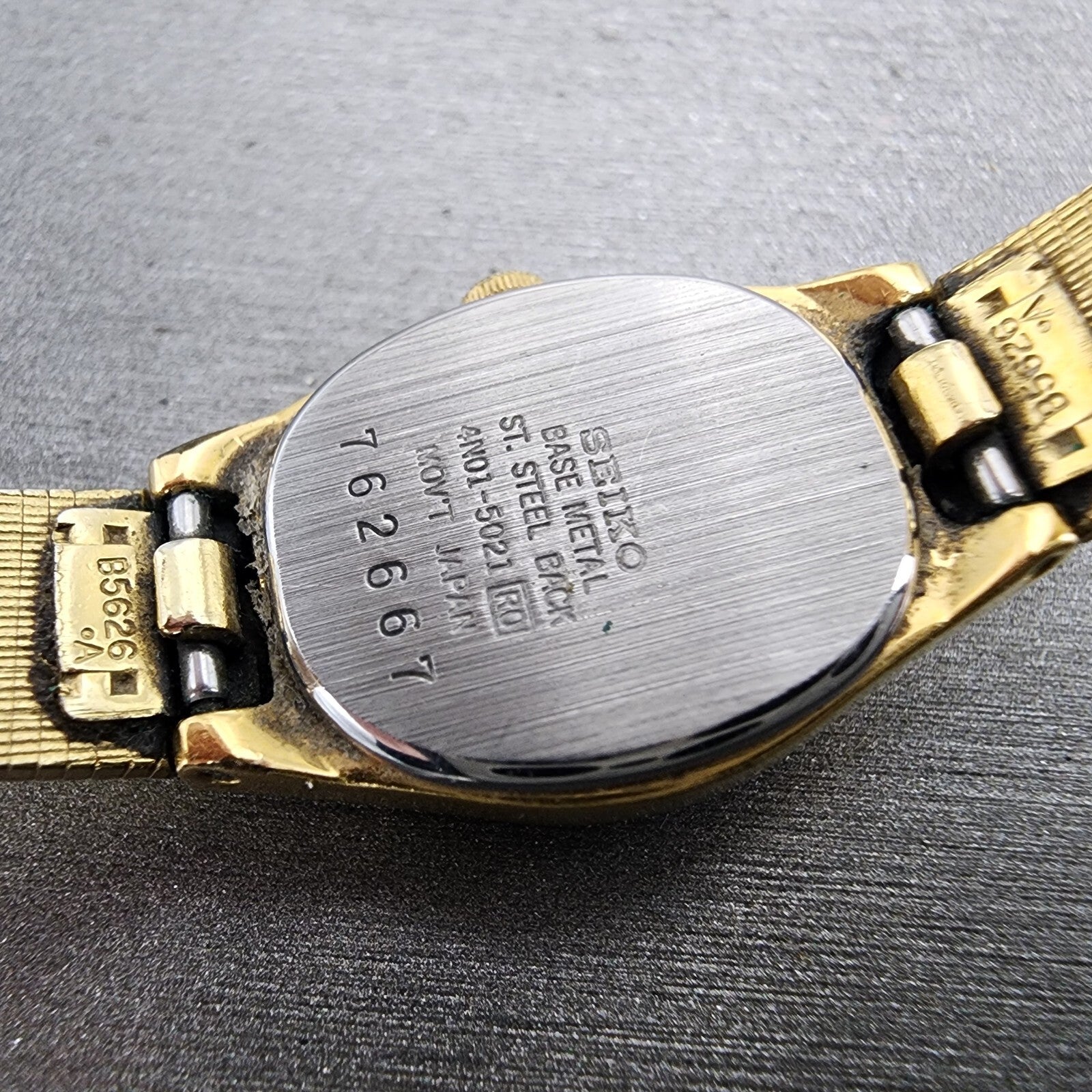 Vintage Seiko Watch Women 17mm Gold Dial Gold Tone Hexagon 4N015021 New Batt A19