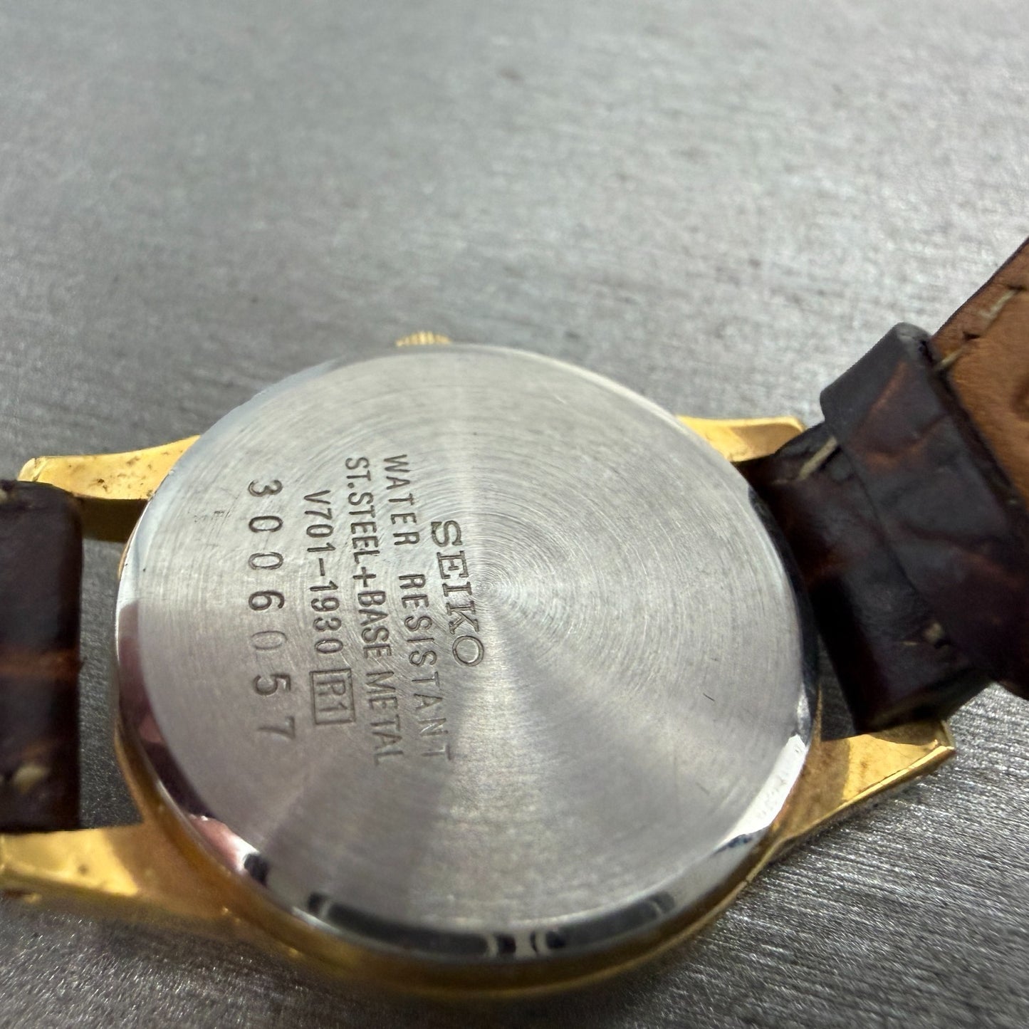 Seiko Watch Women 25mm White Dial Gold Tone Round V701-1930 New Battery Vintage9