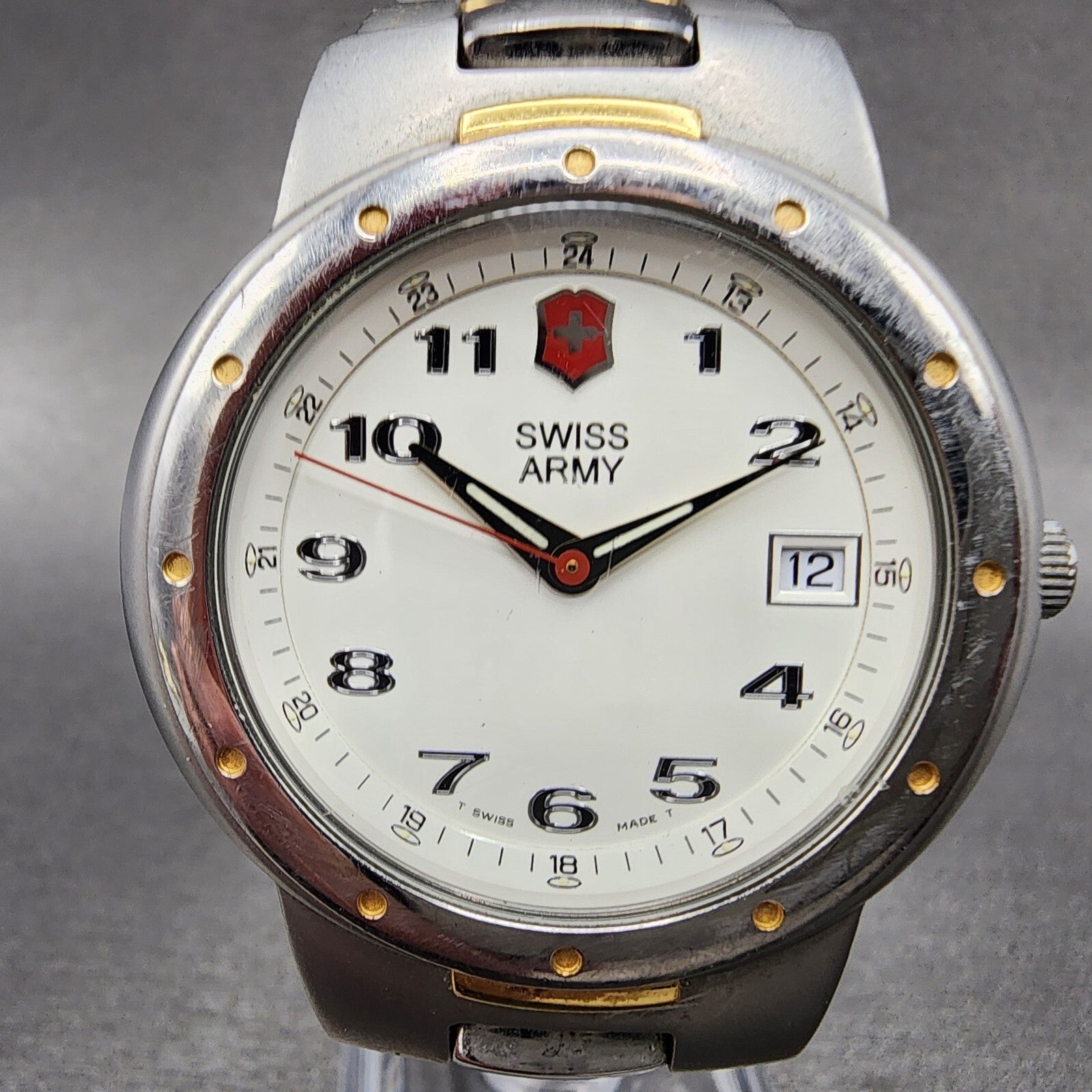 Victorinox Swiss Army Valiant Watch Men 39mm White Dial Two Tone Date Round Runs1