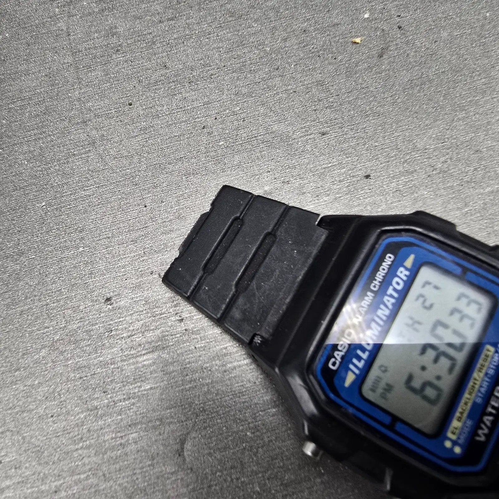 Casio F-105 Watch Men 36mm Digital Black Tone Alarm Chrono 3298 New Battery7