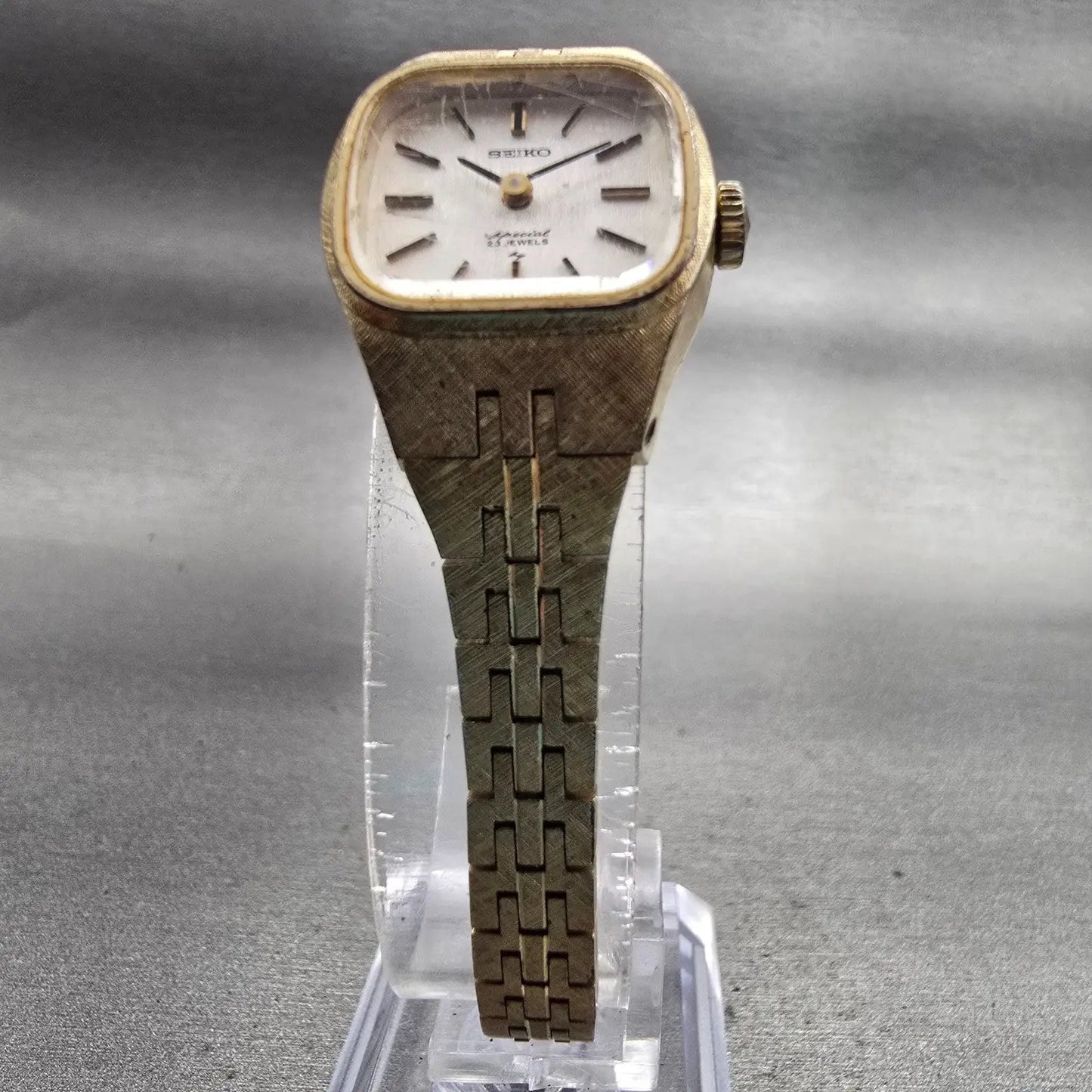 Seiko Special Watch Women 20mm Silver Dial Gold Tone Rectangle 1140-3240 Works5