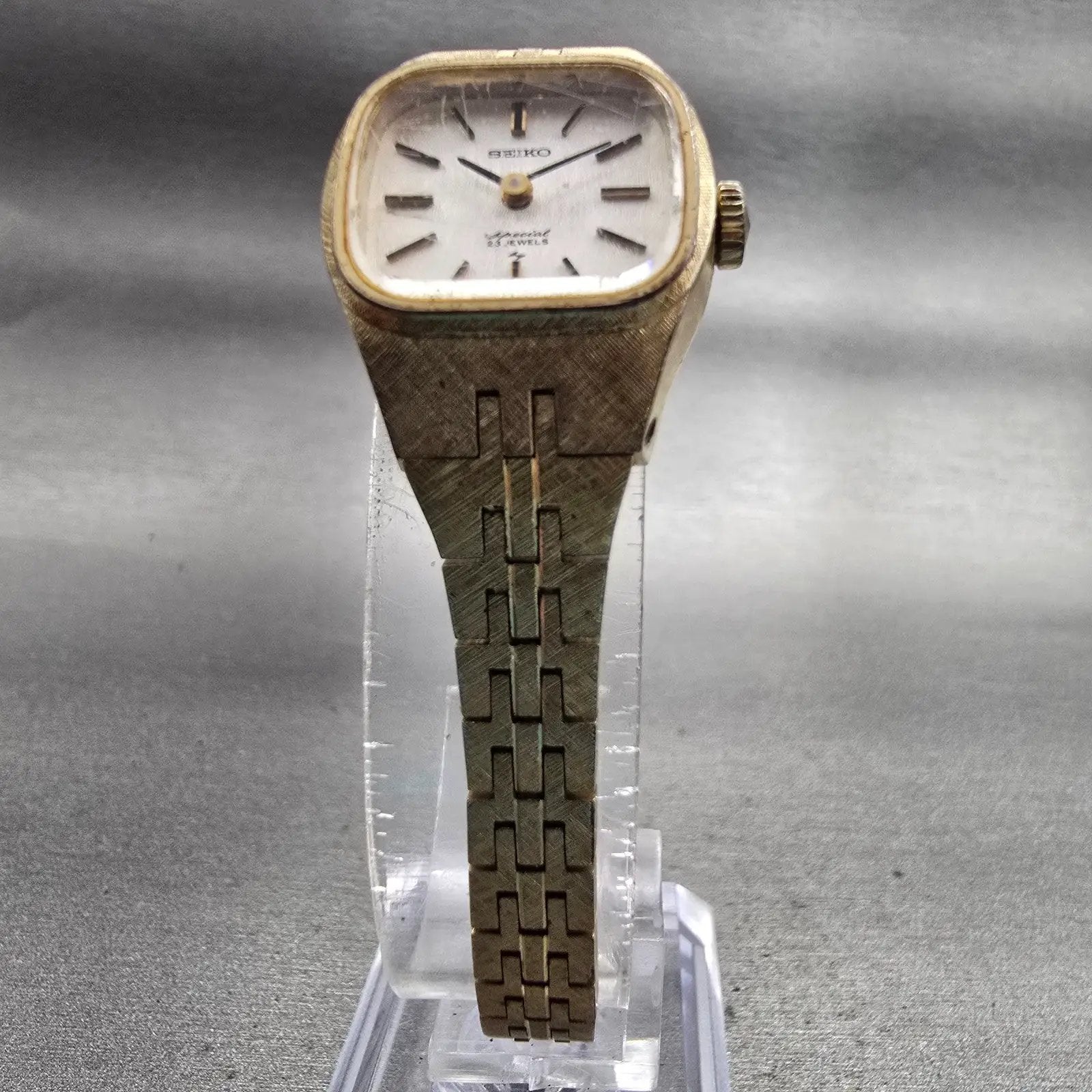 Seiko Special Watch Women 20mm Silver Dial Gold Tone Rectangle 1140-3240 Works5