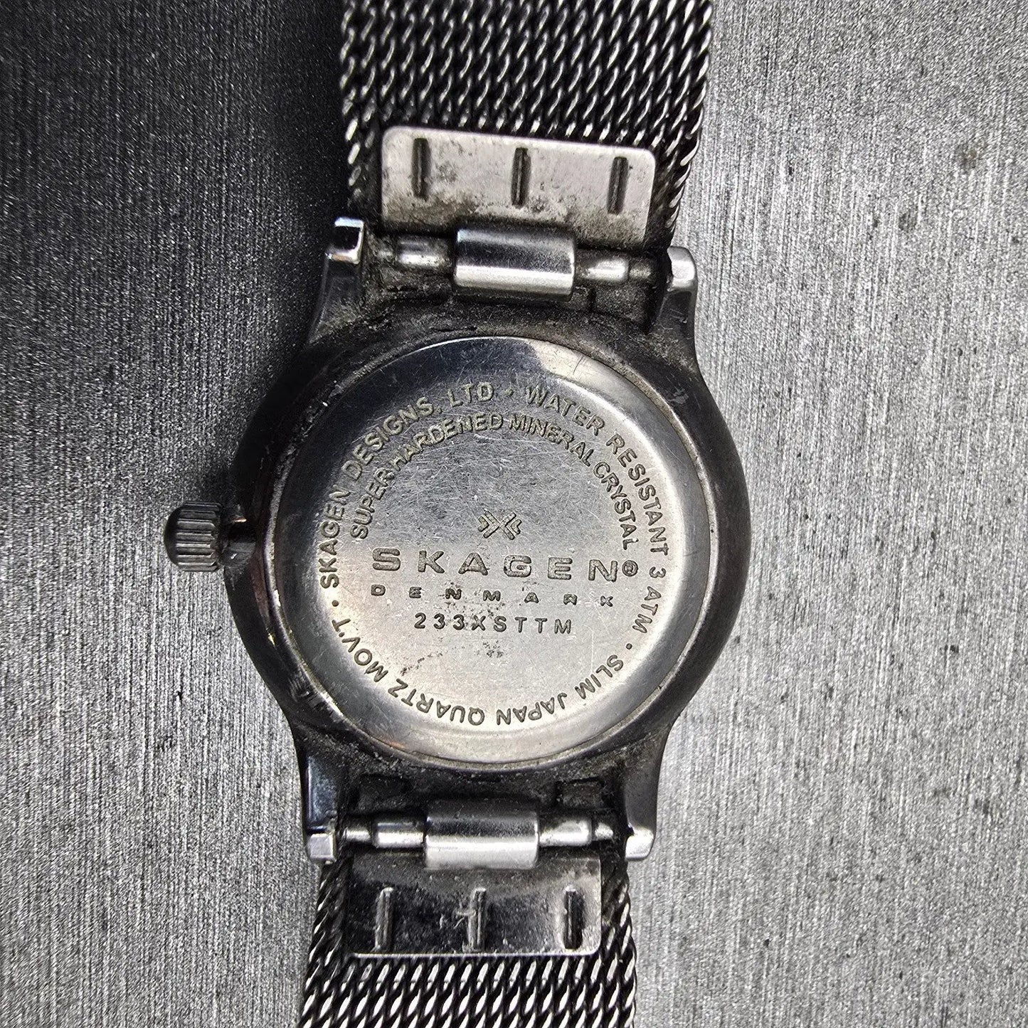Skagen Slimline Watch Women 24mm Black Dial Titanium Round 233XSTTM New Battery10
