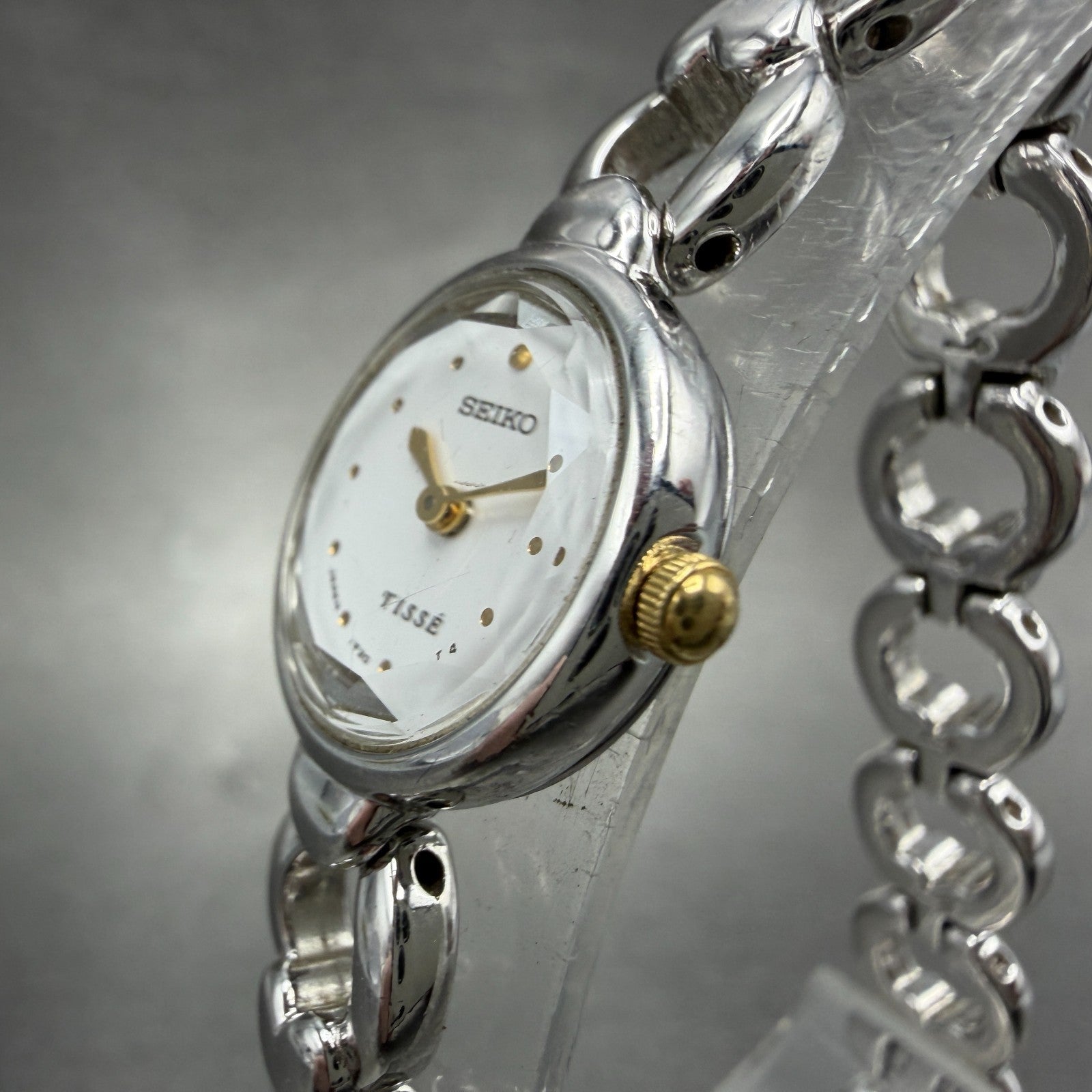 Seiko Tisse Watch Women 18mm White Dial Silver Tone Hearts 1F20-1B20 New Batt F42
