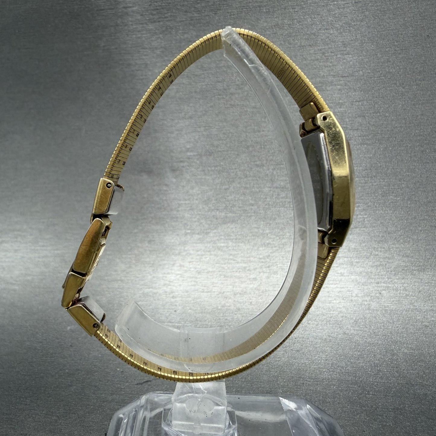 Seiko Watch Women 17mm Silver Dial Gold Tone Hexagon 2C205790 New Battery8