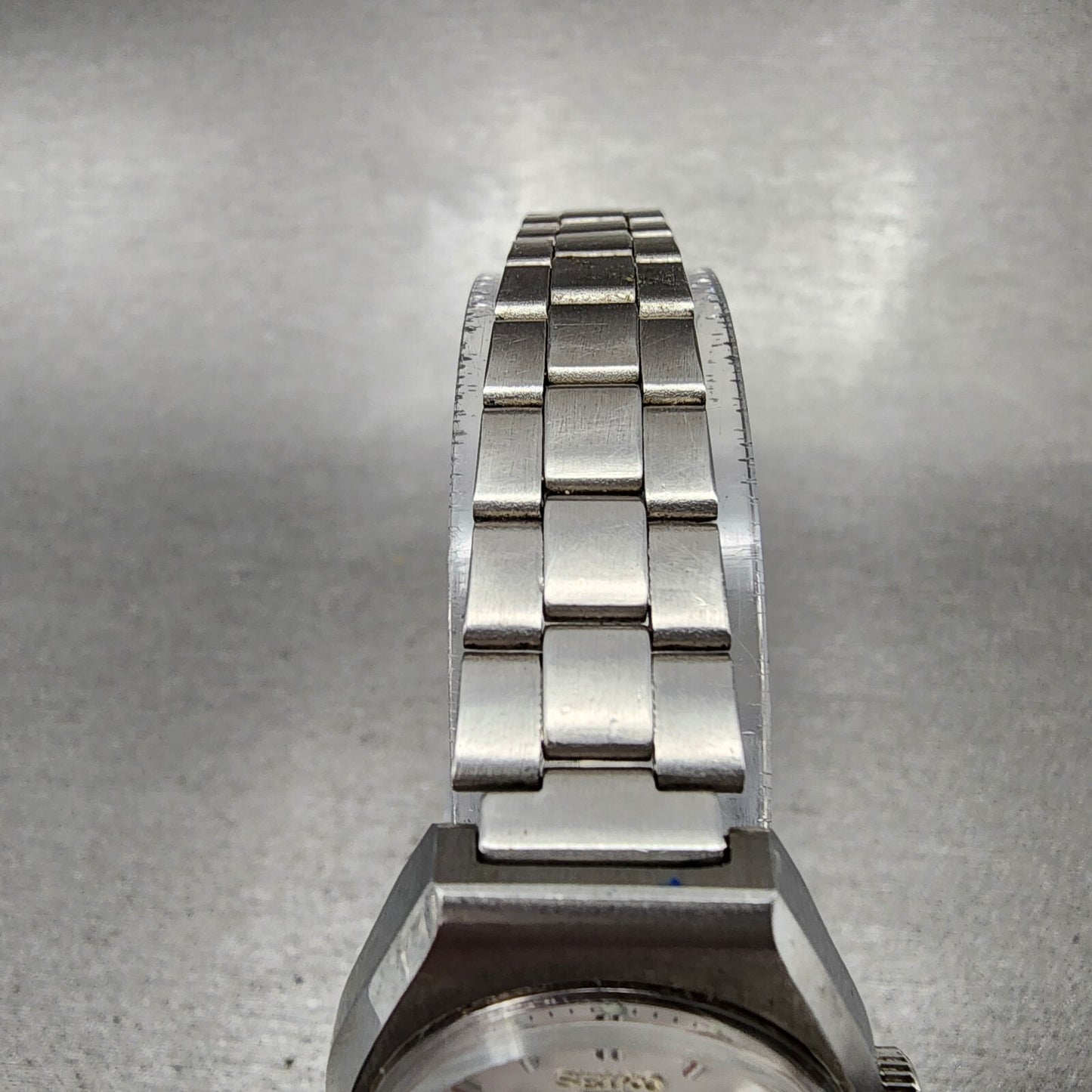 Seiko 5 Automatic Watch Women 25mm Silver Dial Steel Daydate Round 29060490 Run4