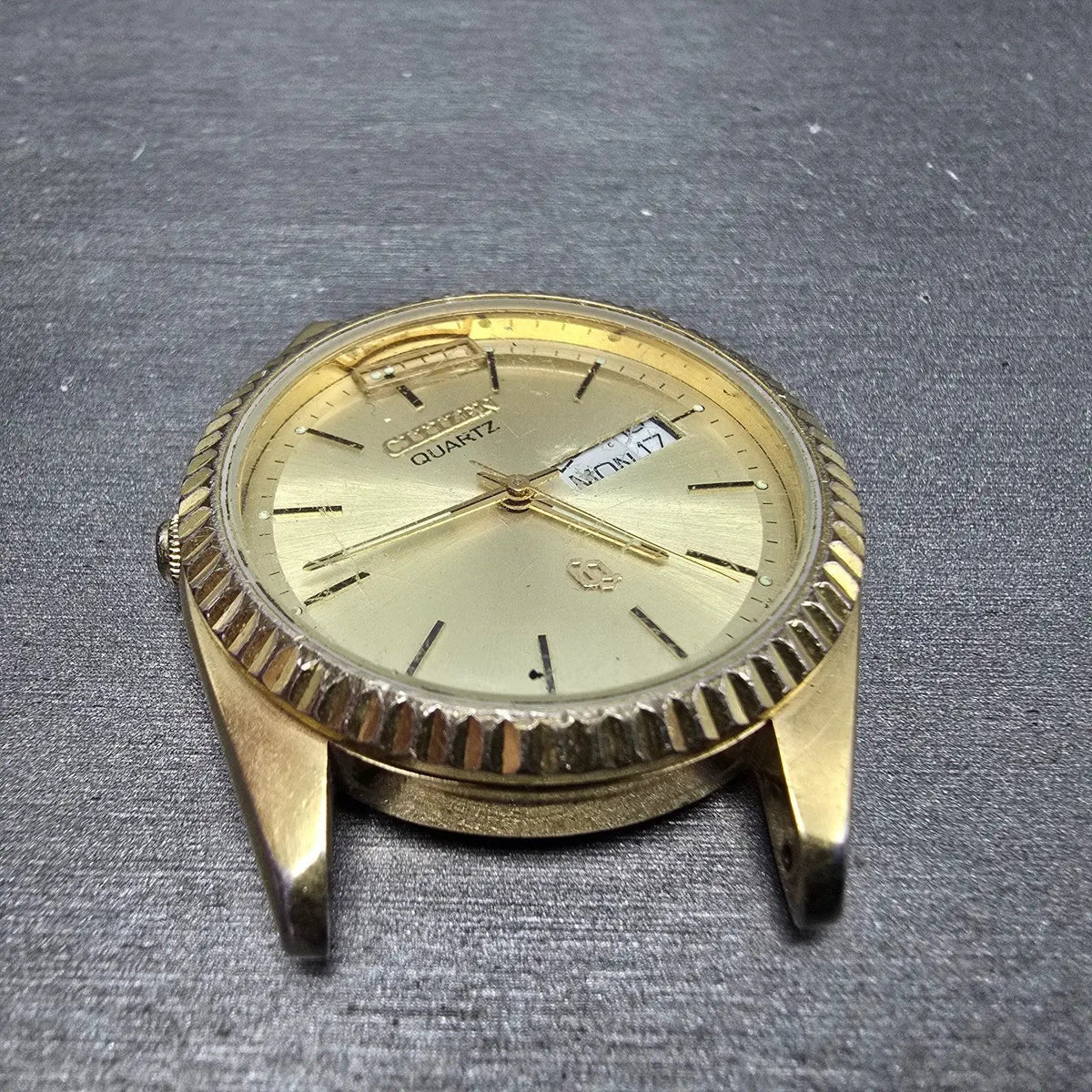 Citizen CQ Watch Men 35mm Champagne Dial Gold Daydate 3801-289471 PARTS5