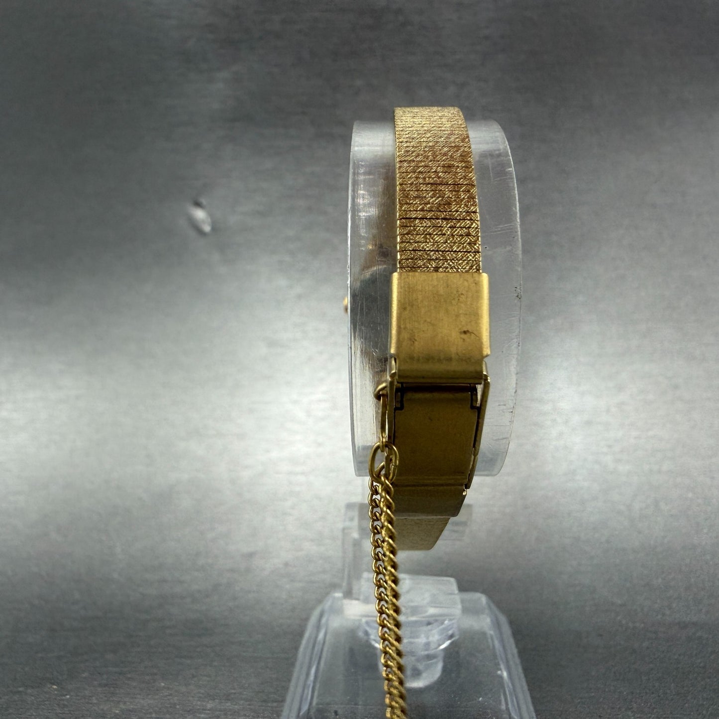 Seiko watch Women 19mm Champagne Dial Gold Tone Round V401-1819 New Battery HJ87