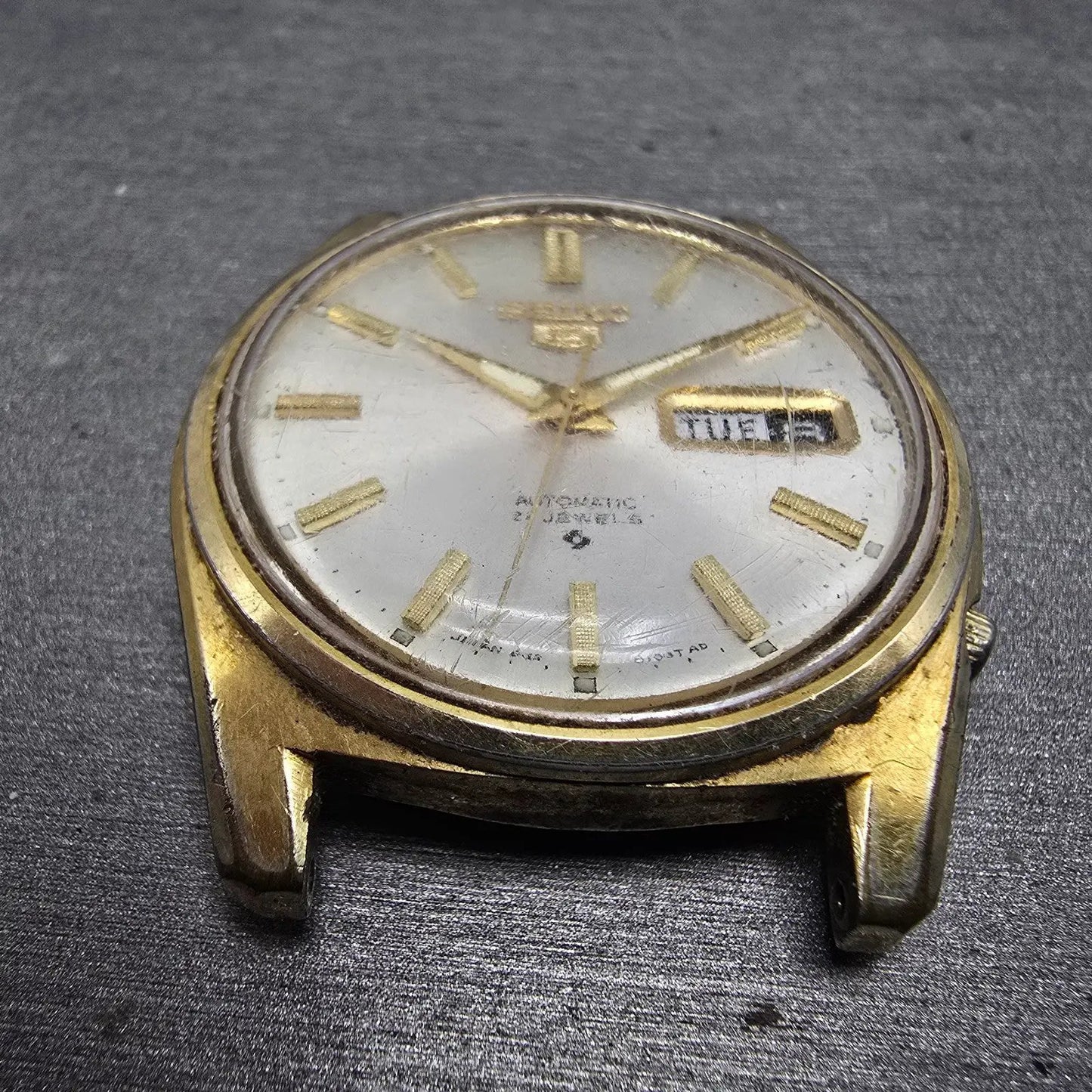 Seiko 5 Automatic Watch men Silver Dial Gold Tone Daydate 6119-8090 PARTS VTG3