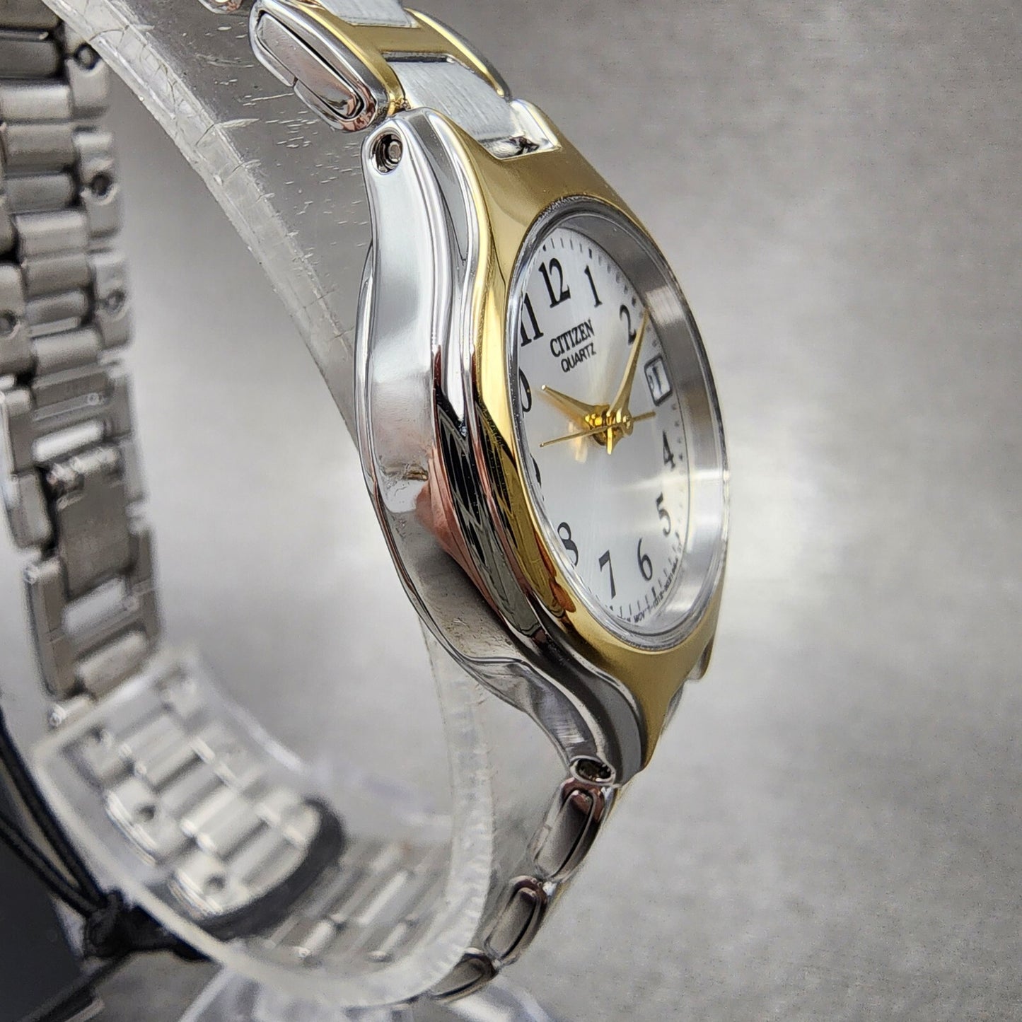 Citizen Watch Women 23mm Silver Dial Two Tone Date Round EU225451A New Batt 1233