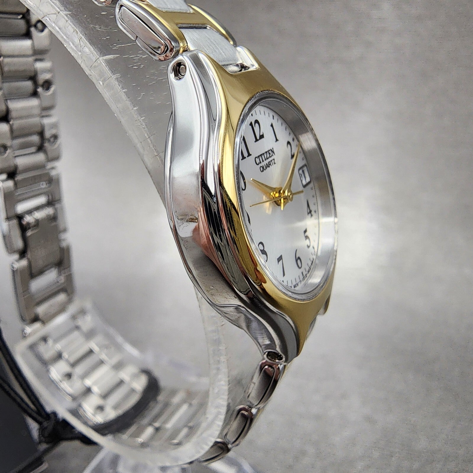 Citizen Watch Women 23mm Silver Dial Two Tone Date Round EU225451A New Batt 1233