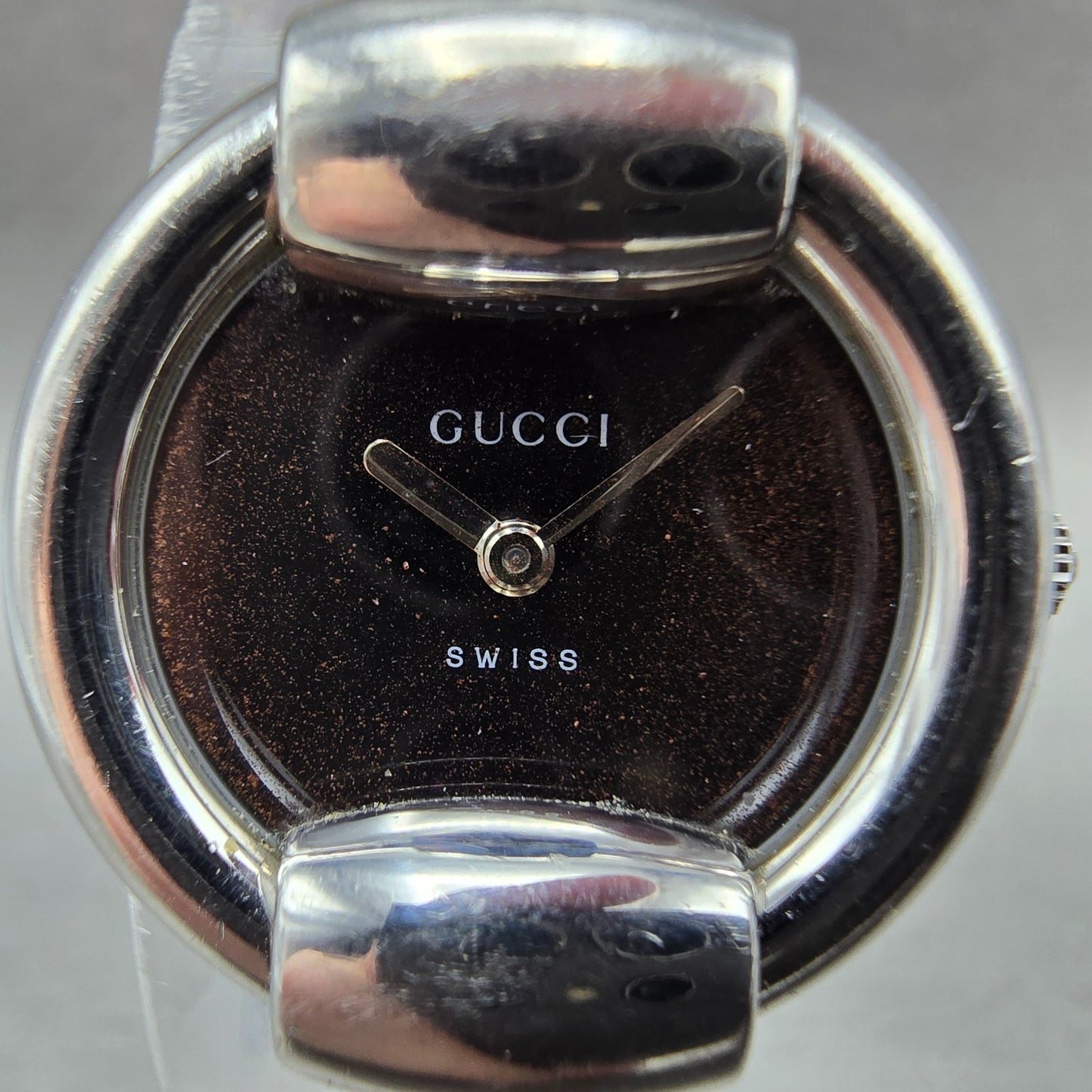 Gucci 1400L Watch Women 26mm Black Dial Silver Tone Round New Battery Swiss Made1