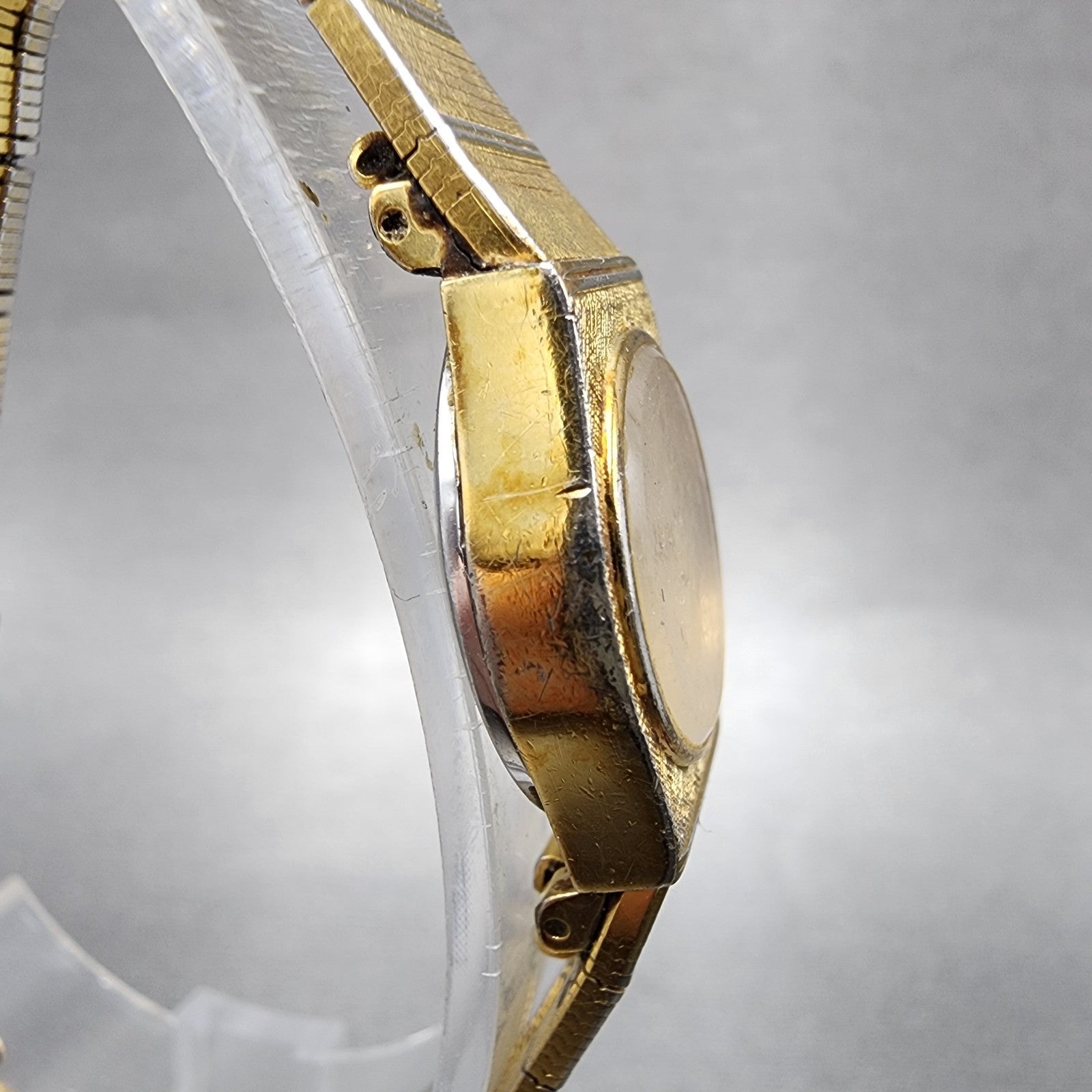 Seiko Watch Women 17mm Gold Dial Gold Tone Round 54200129 New Battery Vintage3