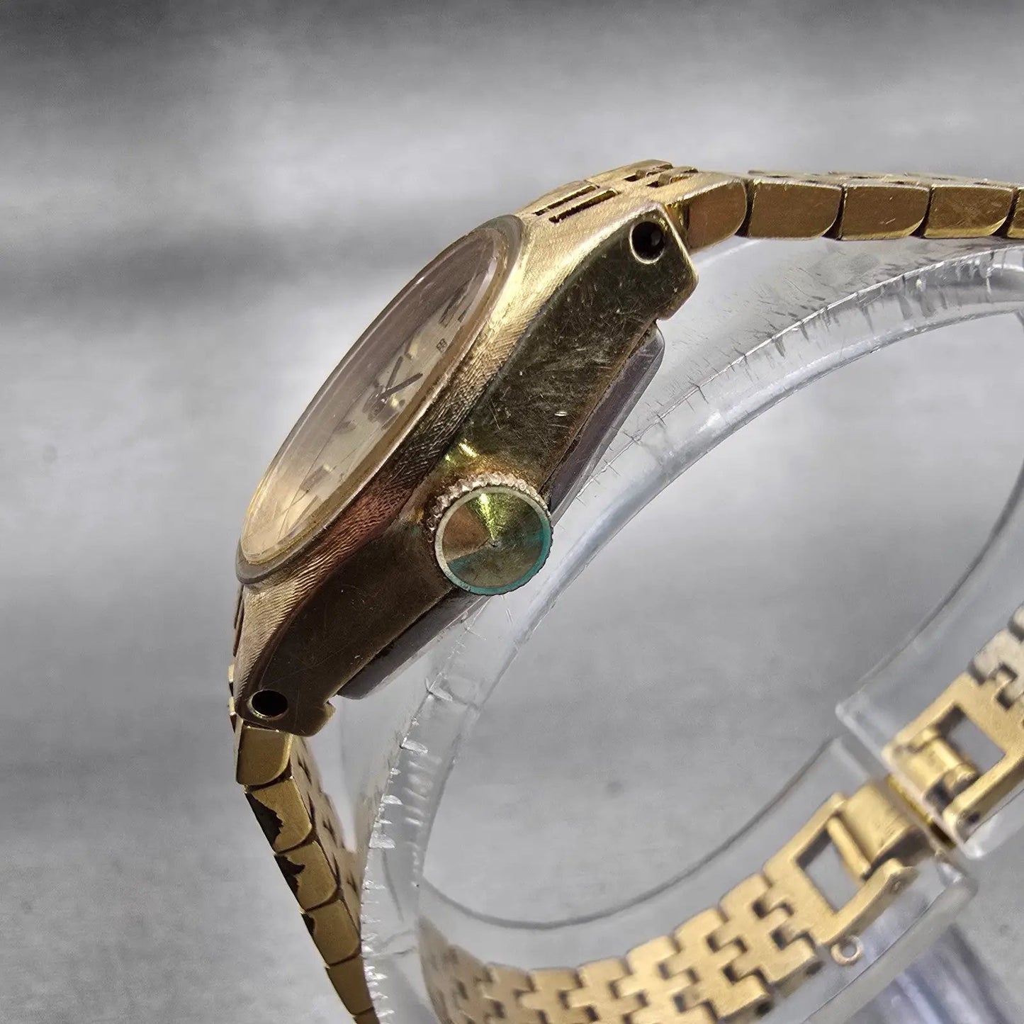 Seiko Watch Women 17mm Gold Dial Gold Tone Oval 11-7849 Vintage Mechanical Works2
