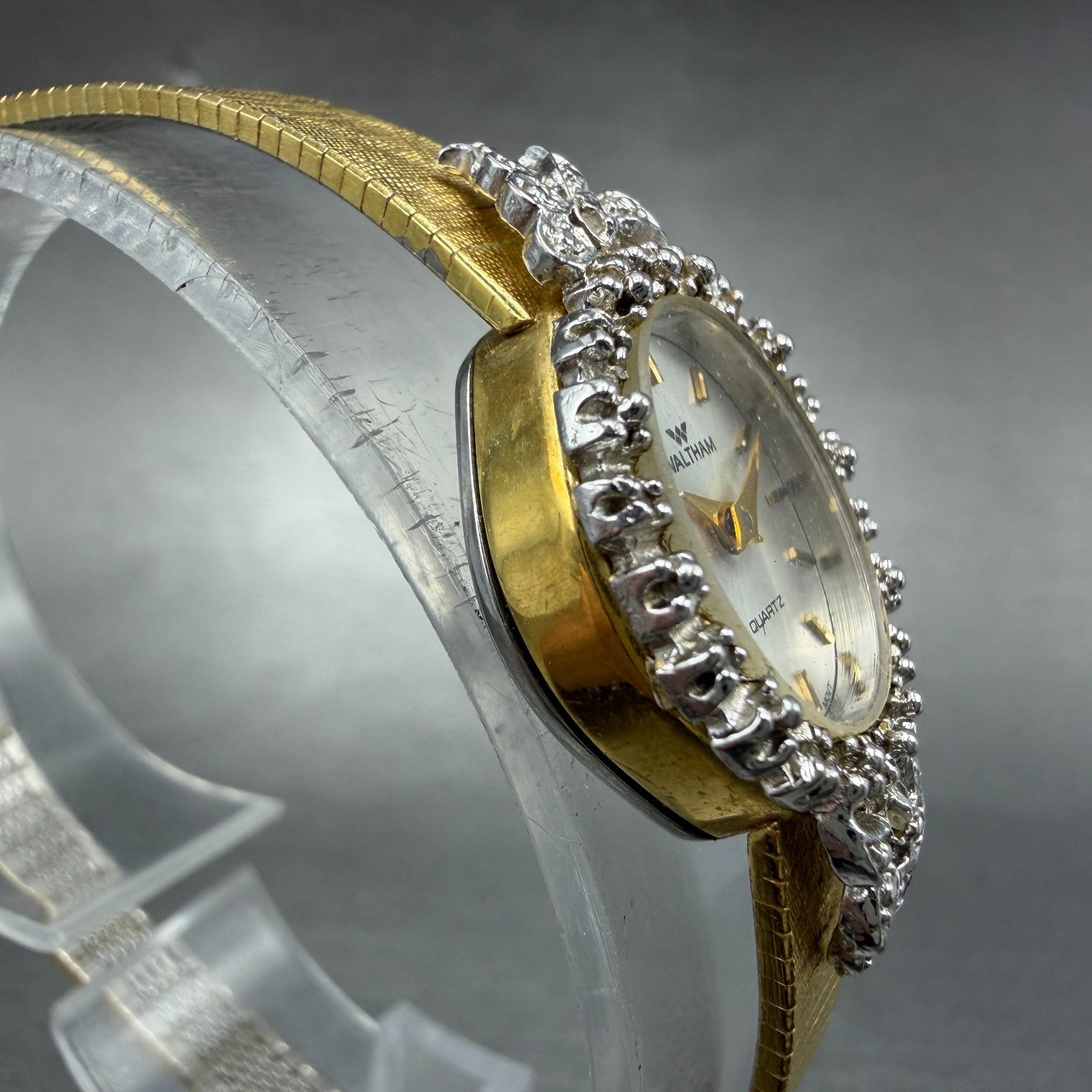 Waltham Watch Women 16mm White Dial Gold Tone Oval Diamond Bezel New Battery ABC3