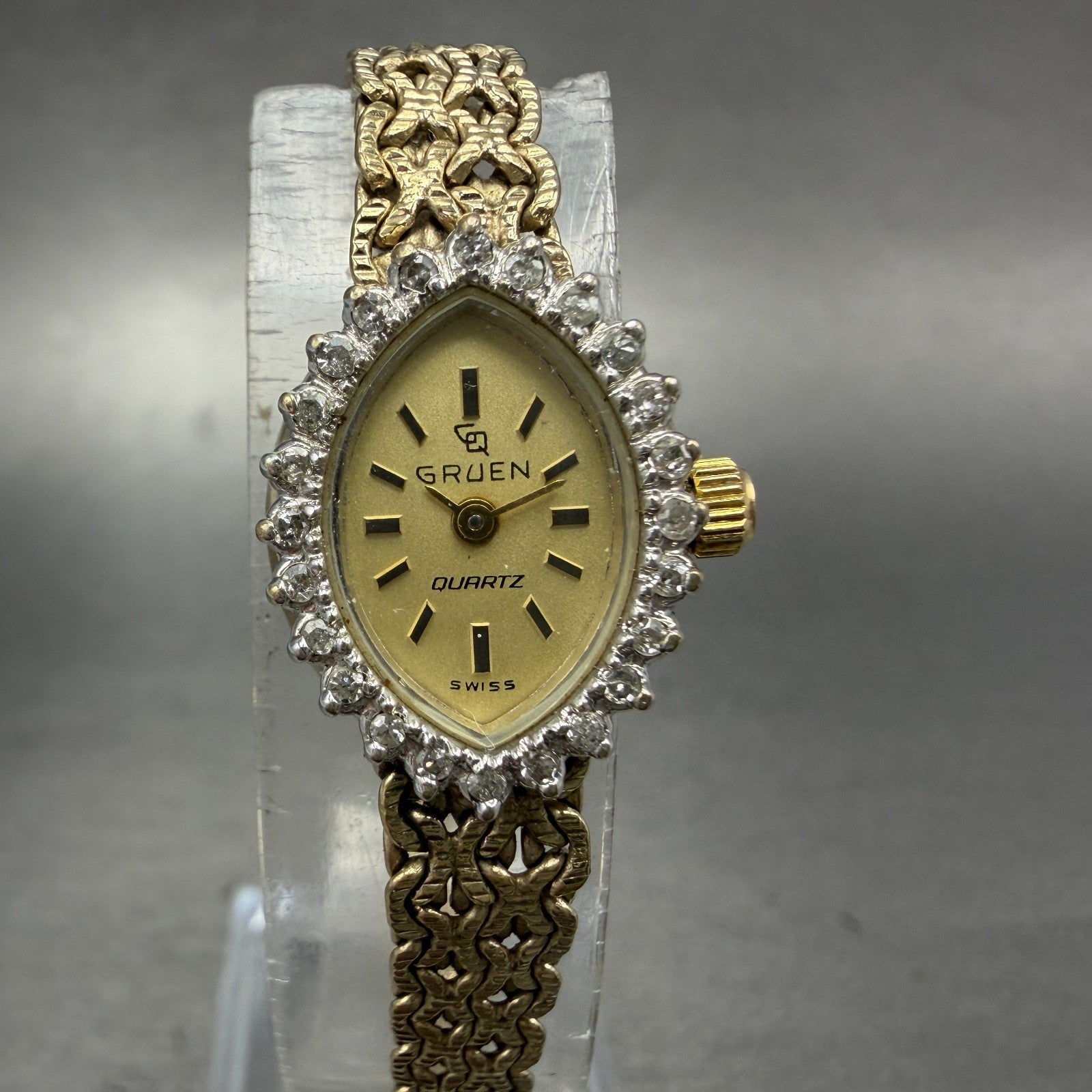 Gruen Watch Women 16mm Gold Dial Gold Tone Oval Diamond Bezel New battery VTG0