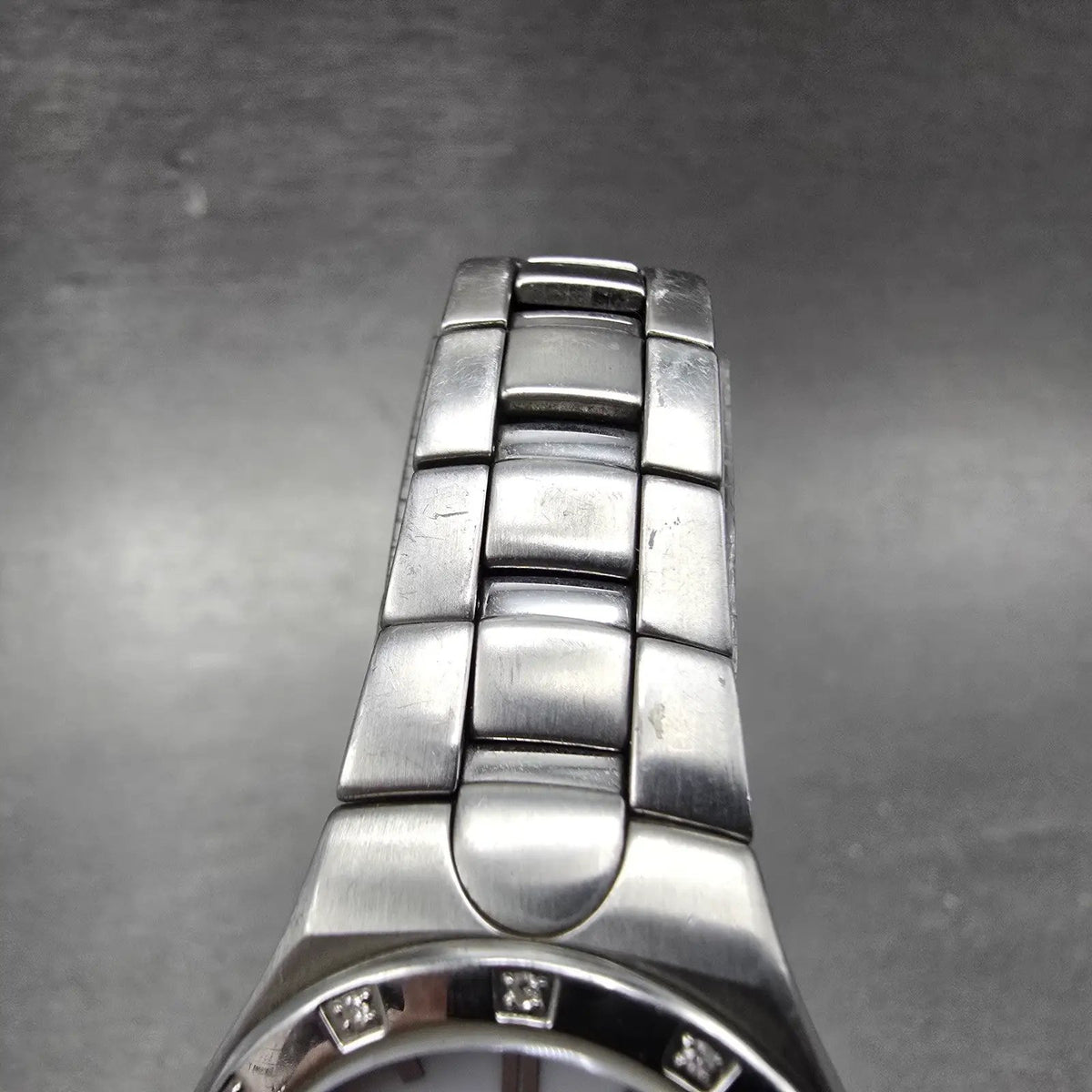 Citizen Eco-Drive Watch Women 25mm White Dial Silver Tone Date E011-S033705 RunP4
