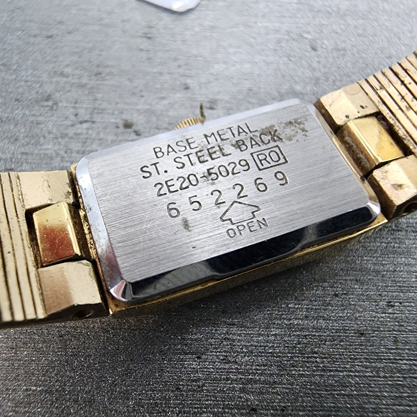 Seiko Tank Watch Women 12mm Gold Dial Gold Tone Rectangle 2E205029 New Battery9