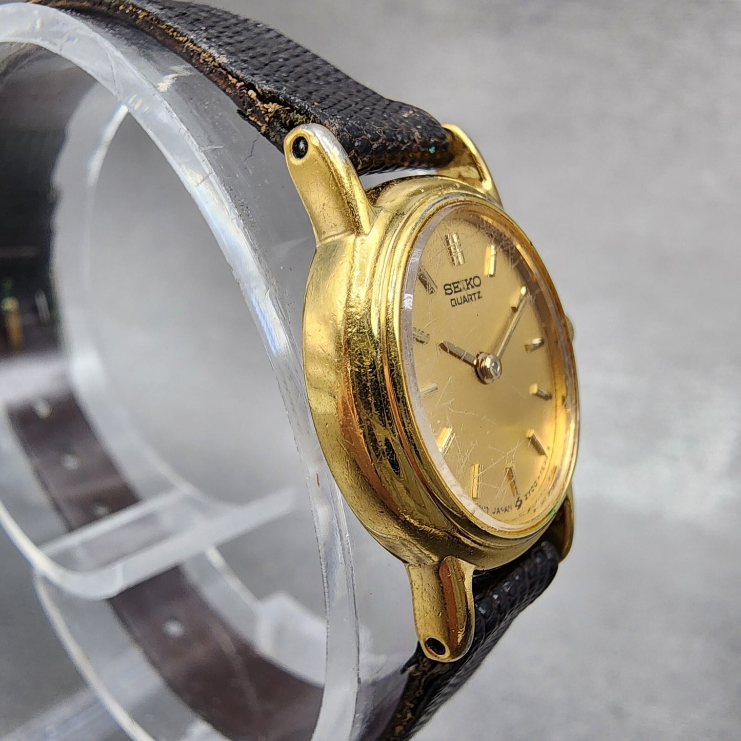 Seiko Watch Women 18mm Gold Dial Gold Tone Oval 2Y005C29 New Battery VTG3
