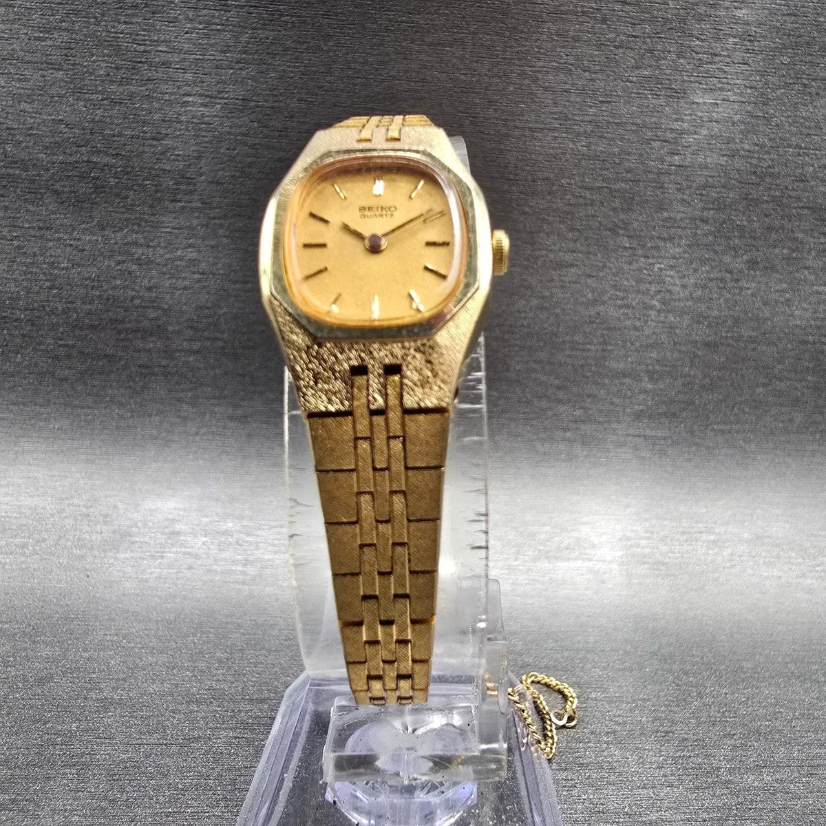 Seiko Watch Women 16mm Gold Dial Gold Tone Oval 2C20-5749 New Battery Vintage JP5