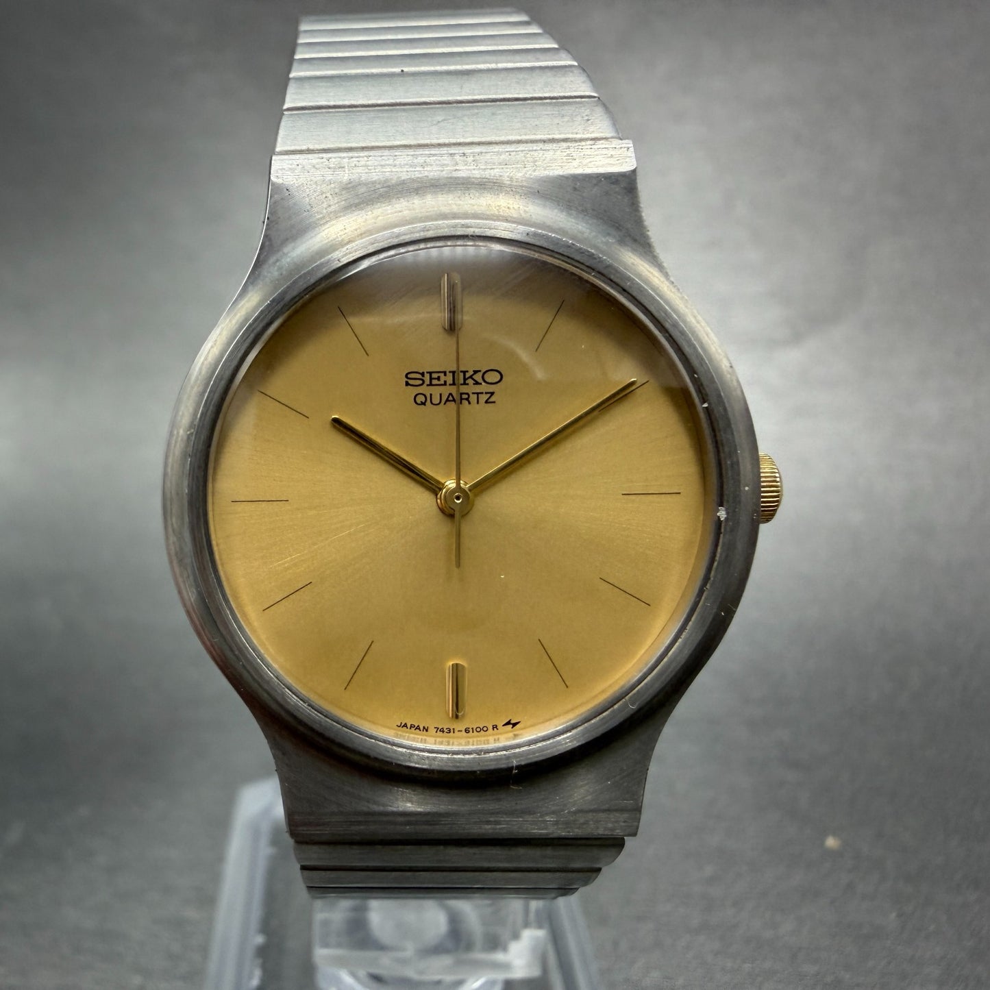 Seiko Watch Women 29mm Champagne Dial Silver Tone Round 7431-6090 New Battery0
