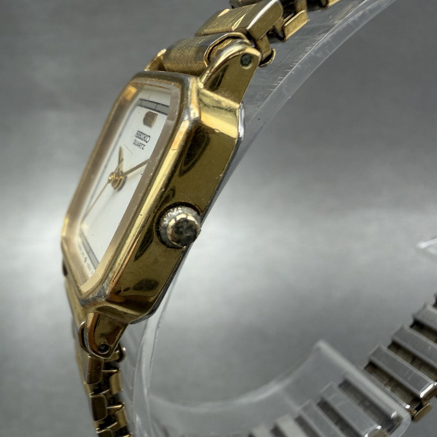 Seiko Tank Watch Women 19mm White Dial Gold Tone Rectangle 2P215C10 New Battery2