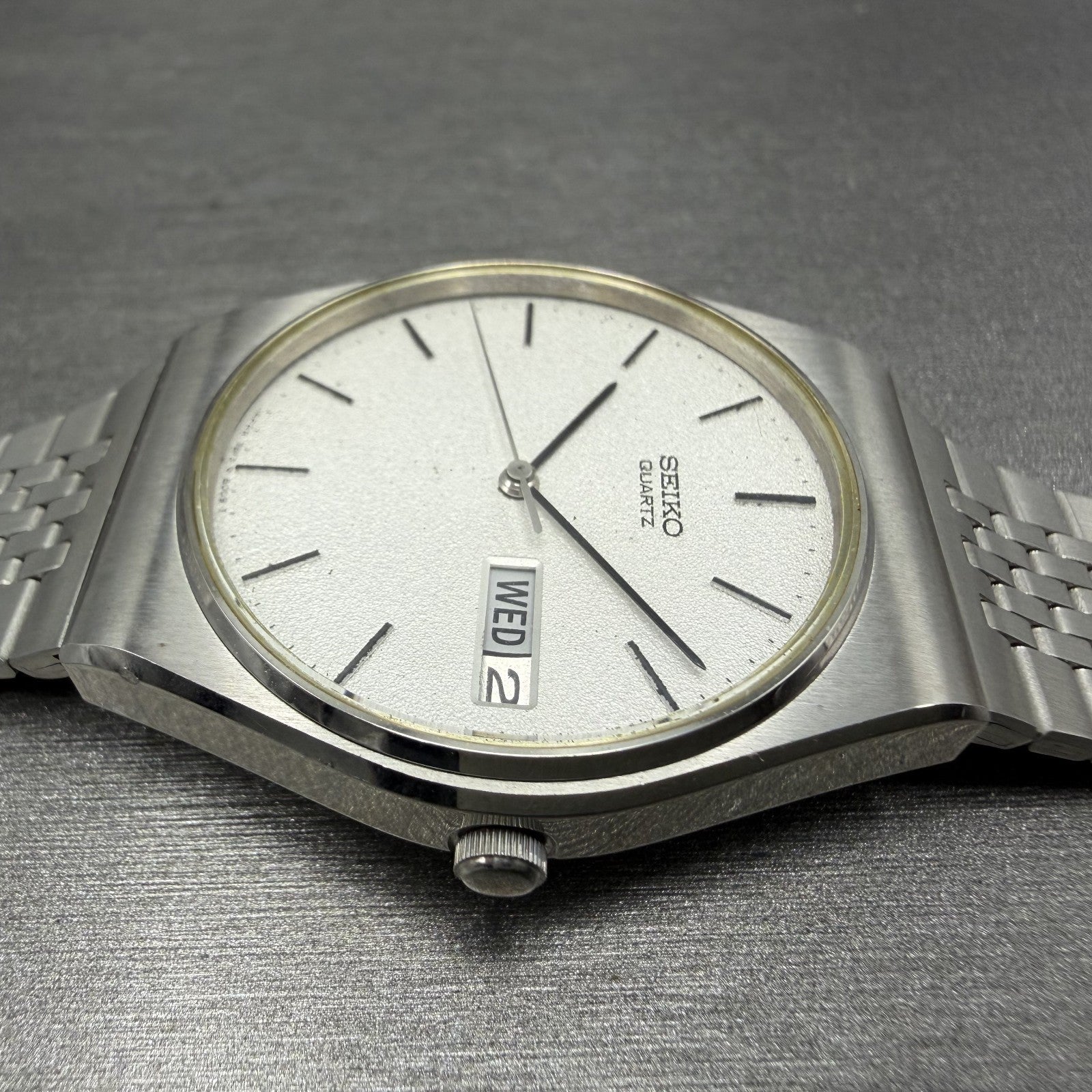 Seiko Watch Men 33mm Silver Dial Silver Tone Daydate Round 7813-8009 SAMPLE6