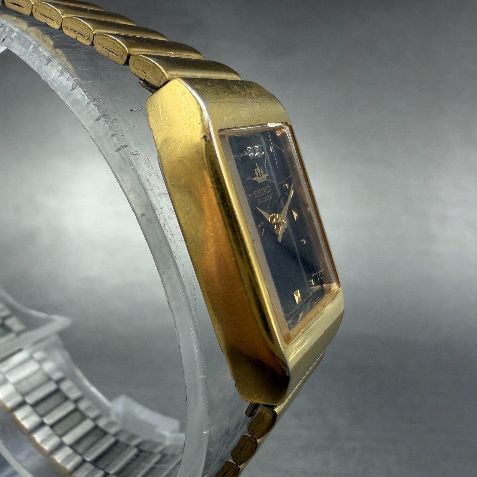 Seiko Tank Watch Women 16mm Black Dial Gold Tone Rectangle 1N01-5A10 New Battery3