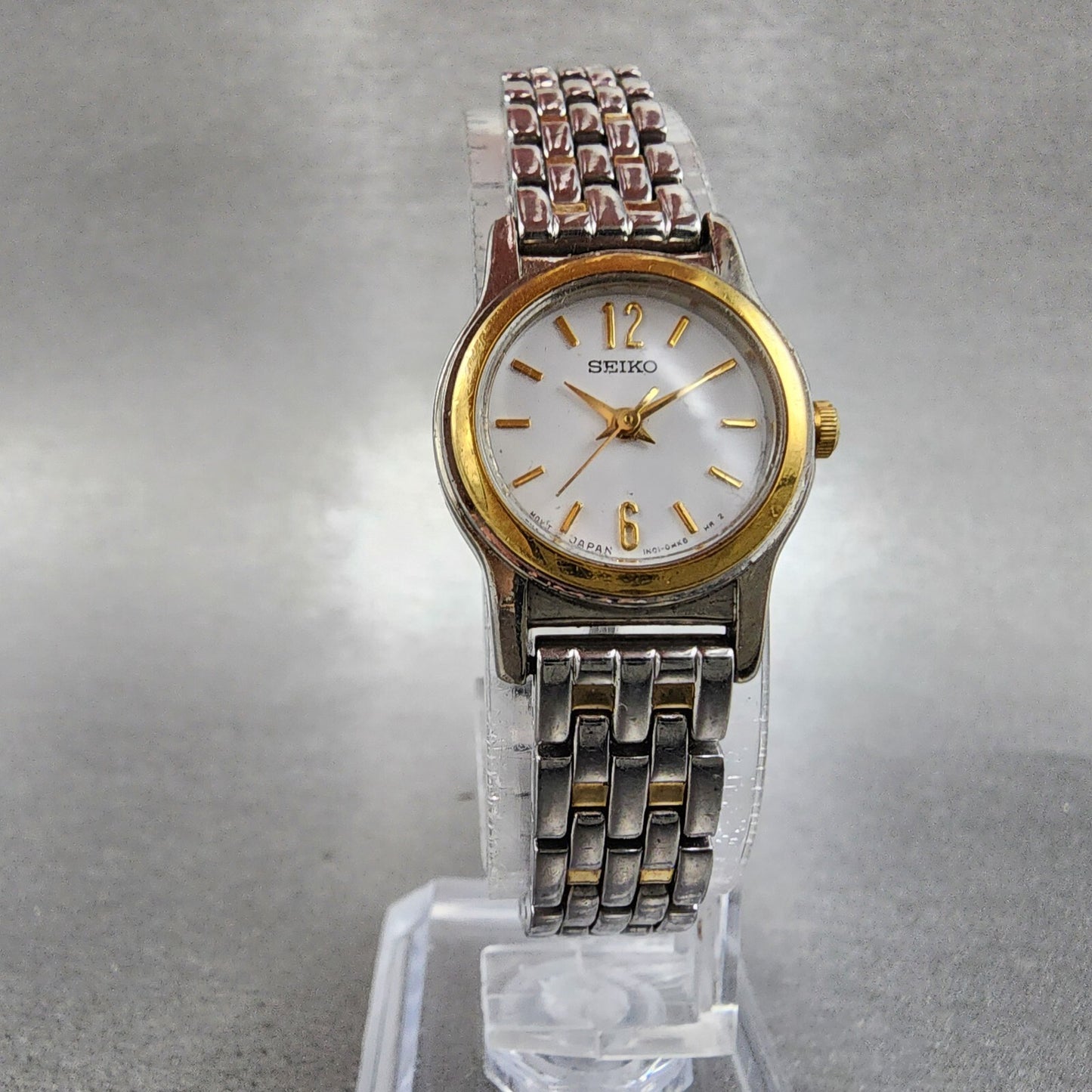 Seiko Watch Women 19mm White Dial Two Tone Round 1n010gd0 New Battery5