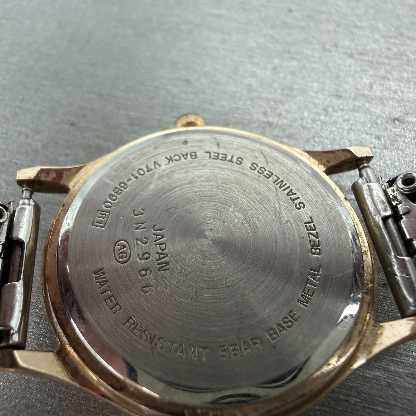 Seiko Alba Success Watch Women 30mm White Dial Gold Tone V701-6B90 New Battery9