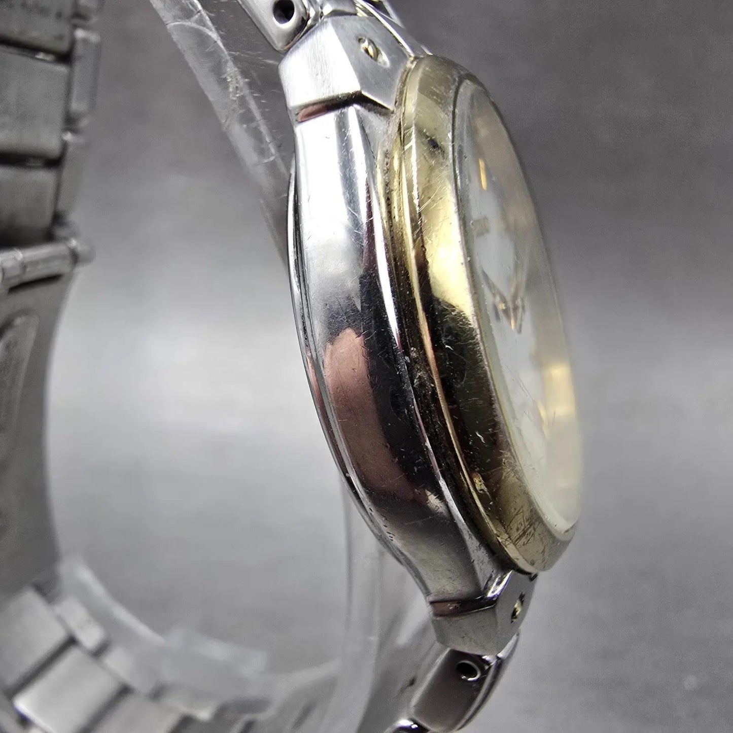 Seiko Solar Watch Women 30mm White Dial Two Tone Date Round V137-0AX0 Runs3