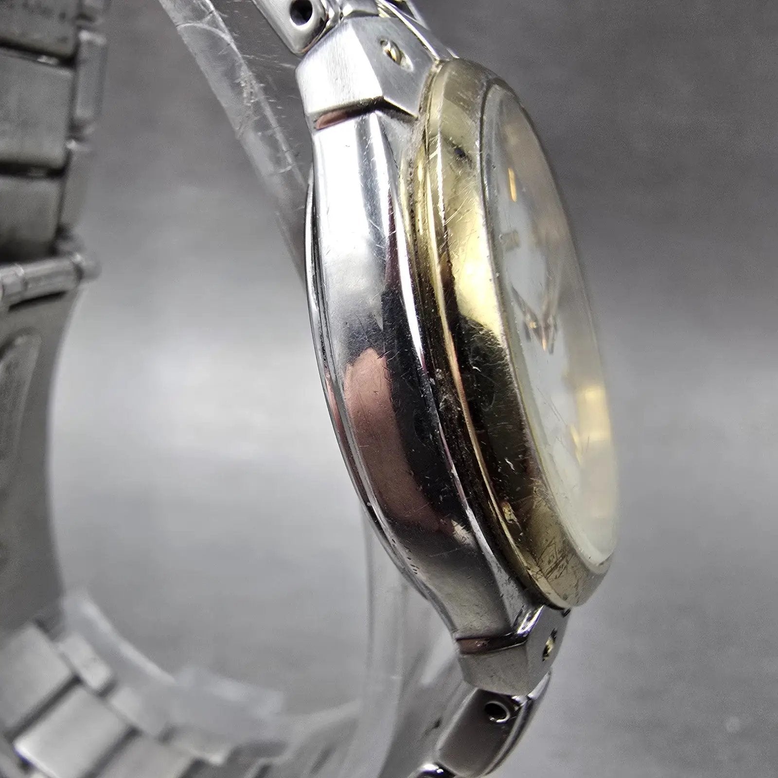 Seiko Solar Watch Women 30mm White Dial Two Tone Date Round V137-0AX0 Runs3