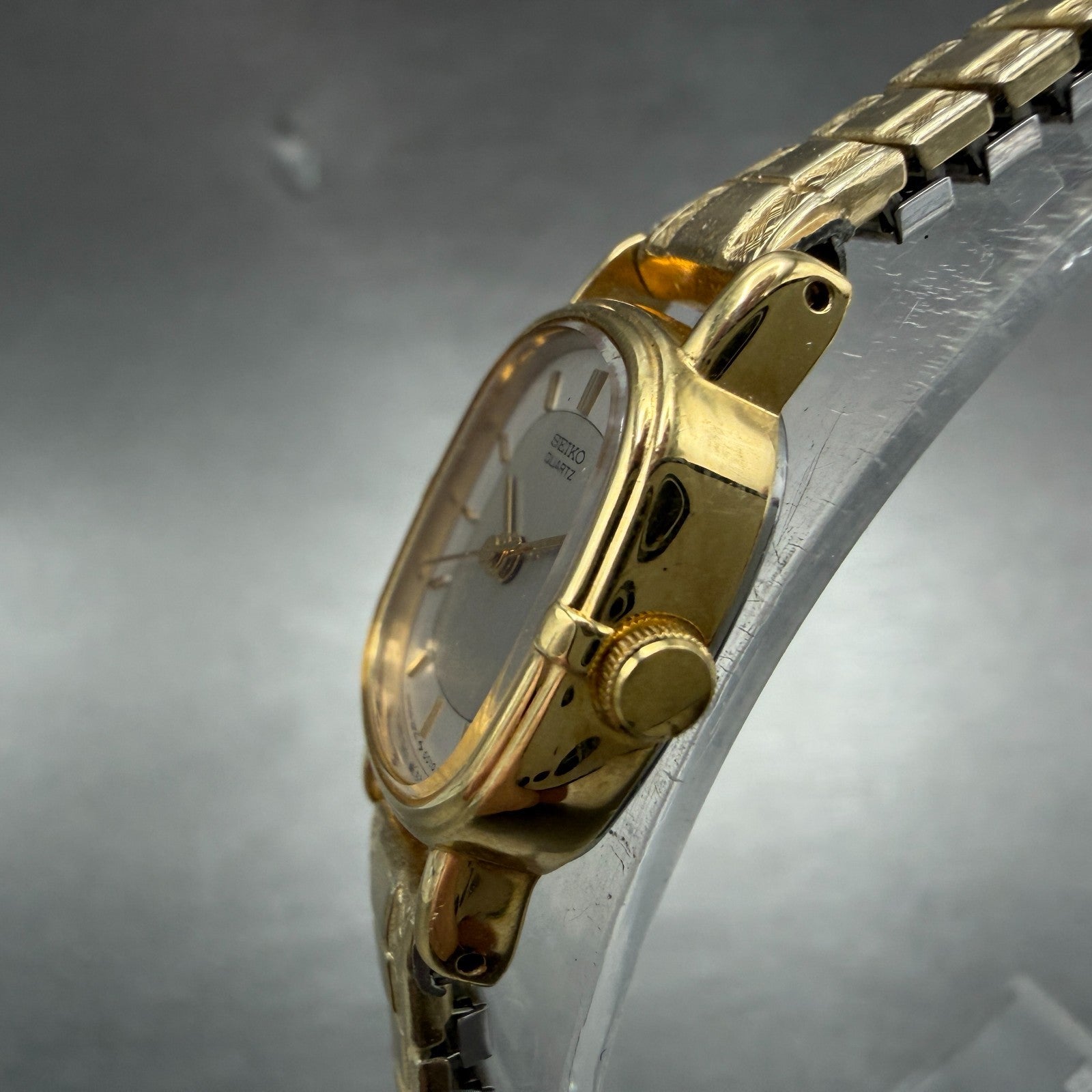 Seiko Watch Women 17mm Silver Dial Gold Tone Oval Vintage 2P21-5009 New Battery2