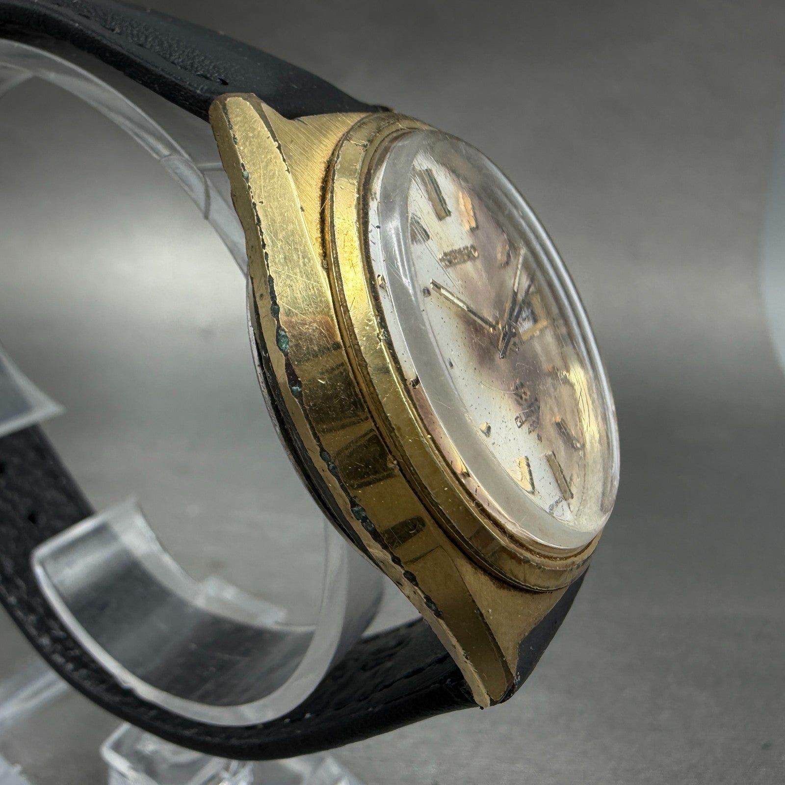 Seiko SQ 4004 Watch Men 37mm White Dial Gold Tone Daydate 0903-7009 New Battery24