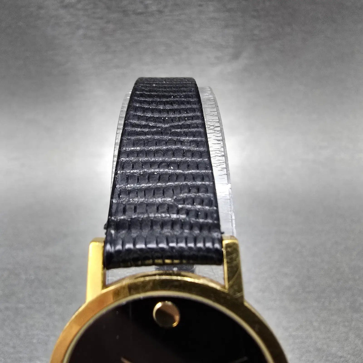 Movado Muesem Watch Women 25mm Black Dial Gold Tone Round 87 25 832 PARTS CH5