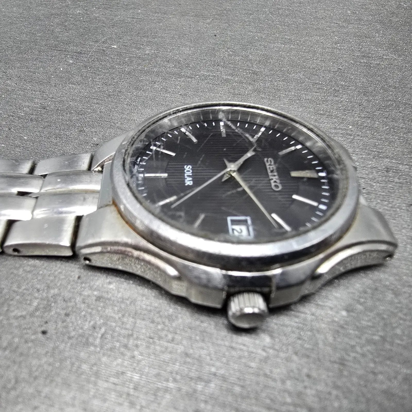 Seiko Solar Watch Men 38mm Black Dial Silver Tone Date READ!!!!!! V157-0AG0 Runs3