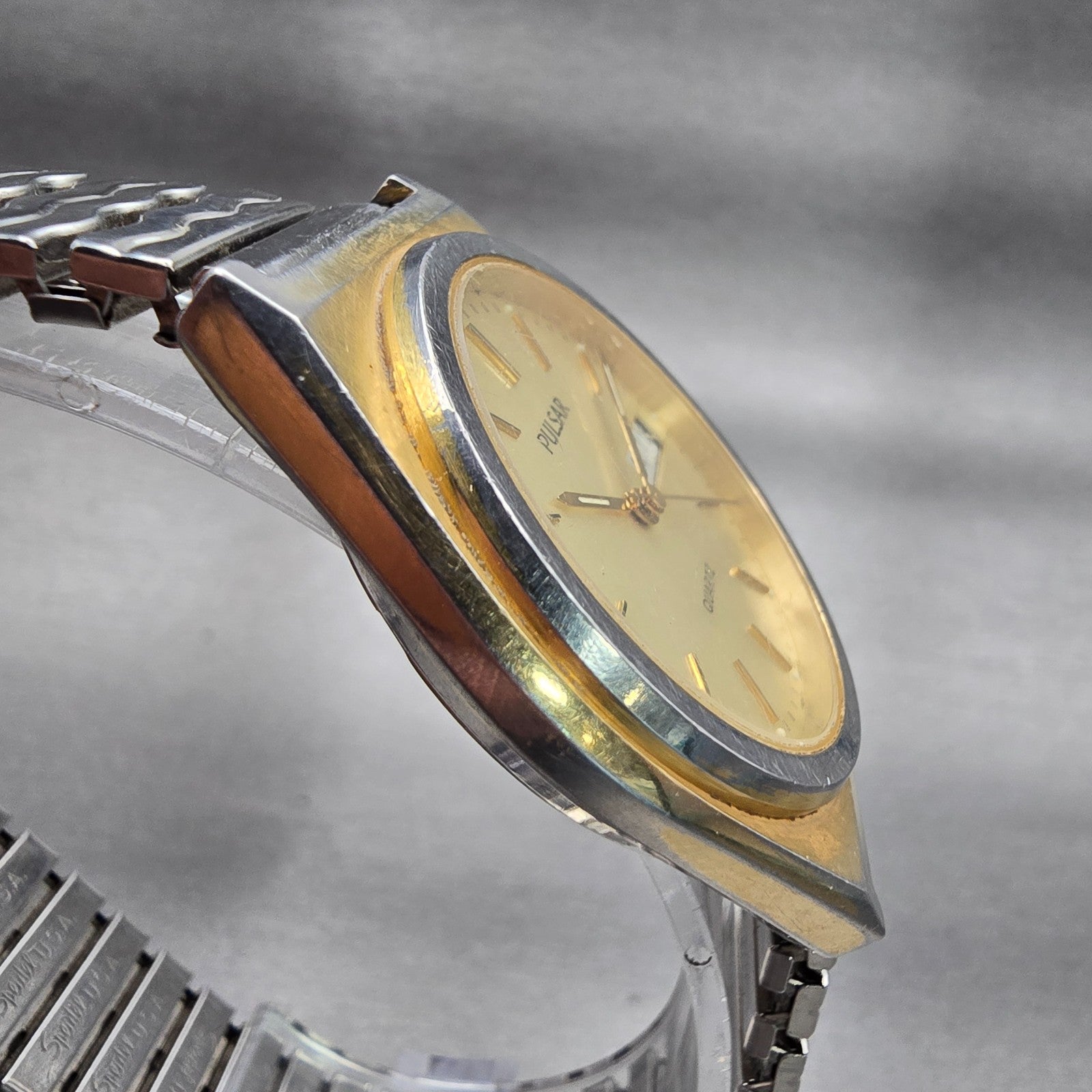 Seiko Pulsar Watch Men 36mm Champagne Dial Two Tone Daydate V143-X003 New Batt3