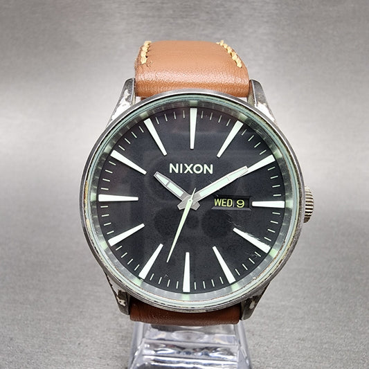 Nixon Sentry Watch Men 42mm Black Dial Silver Tone Daydate Round New Battery