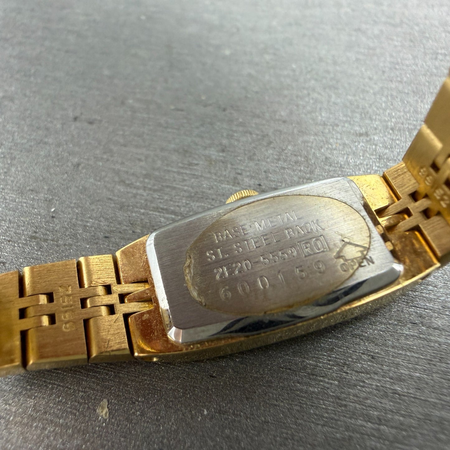 Seiko Tank Watch Women 12mm Champagne Dial Gold Tone 2E20-5559 New Battery9