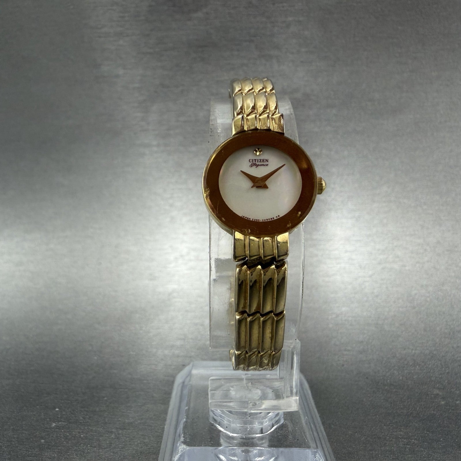 Citizen Elegance Watch Women 17mm MOP Dial Gold Tone Round Bangle New Battery5