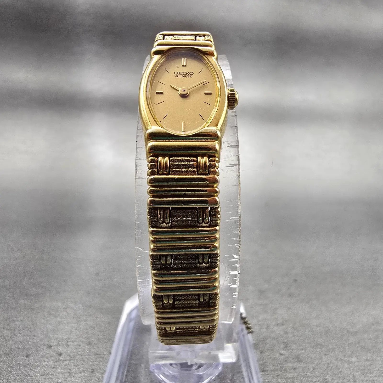 Seiko Watch Women 12mm Gold Dial Gold Tone Oval 1E20-5179 New Battery Vintage5