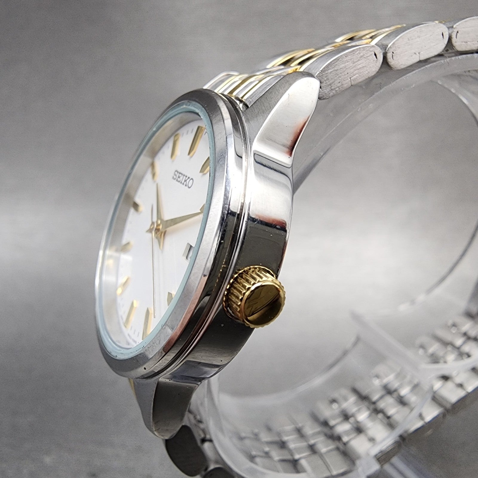 Seiko Watch Women 29mm White Dial Two Tone Date Round 6n2200a0 New Battery2