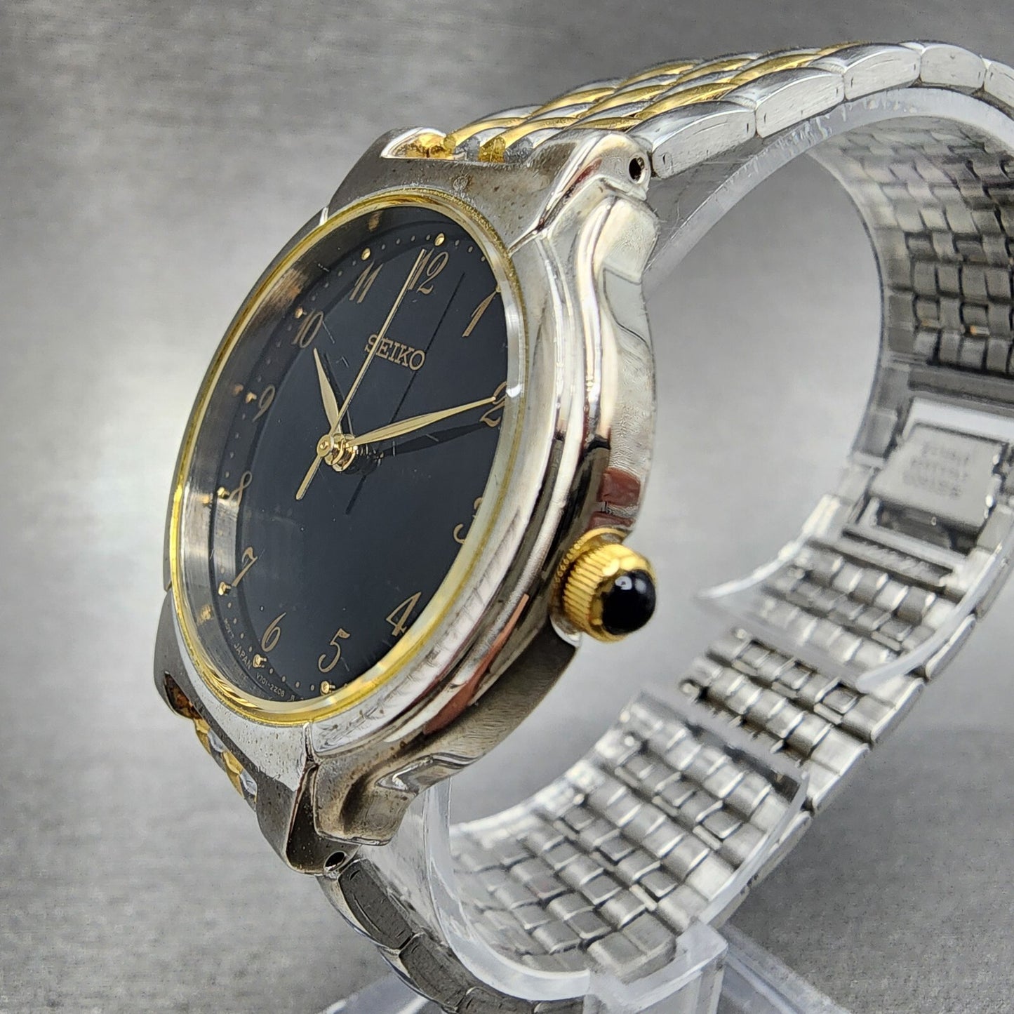 Seiko Watch Men 32mm Black Dial Two Tone Round V701-2B70 New Battery
