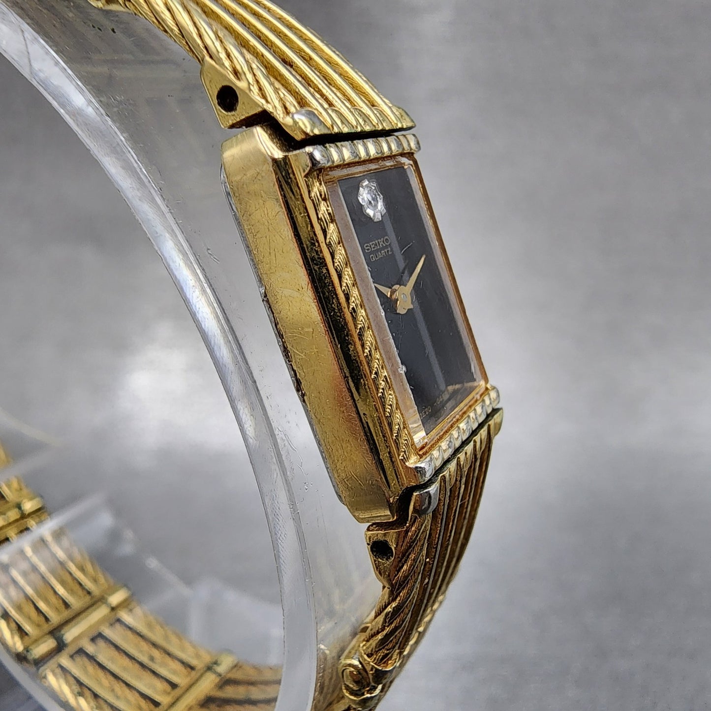 Seiko Tank Watch Women 12mm Black Dial Gold Tone 2e205269 New Battery3